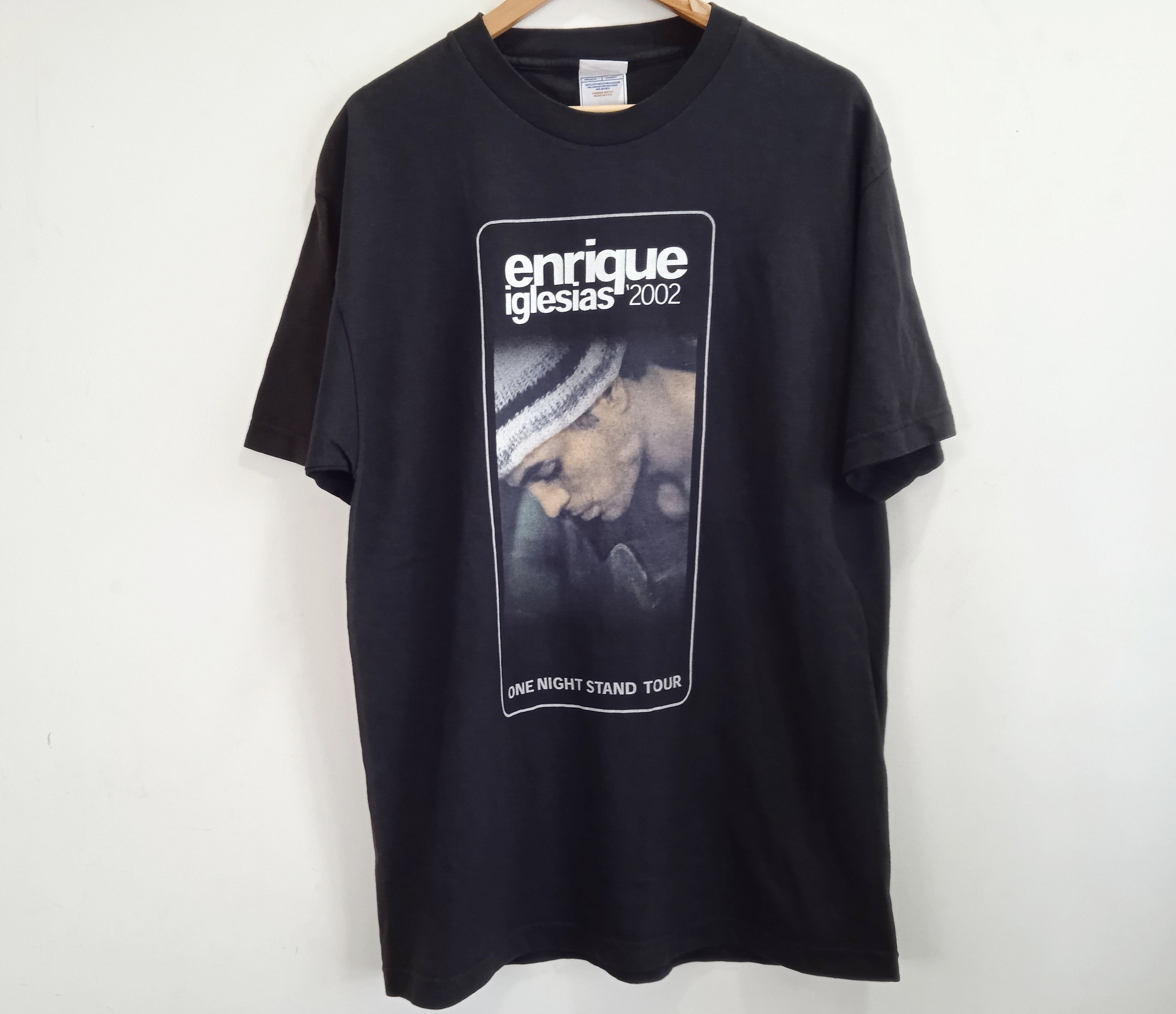 Band Tees Vintage 00s Enrique Iglesias 2002 T-Shirt Size US L / EU 52-54 / 3 - 1 Thumbnail