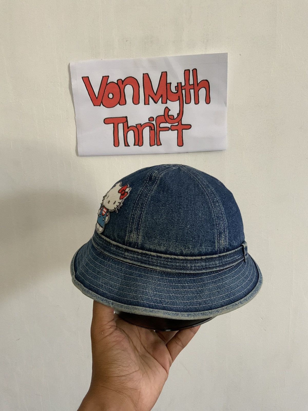 Japanese Brand Hello Kitty Patches Denim Light Wash Bucket Hat Size ONE SIZE - 1 Thumbnail
