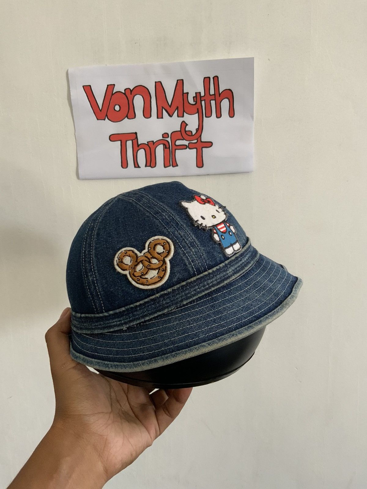Japanese Brand Hello Kitty Patches Denim Light Wash Bucket Hat Size ONE SIZE - 4 Thumbnail