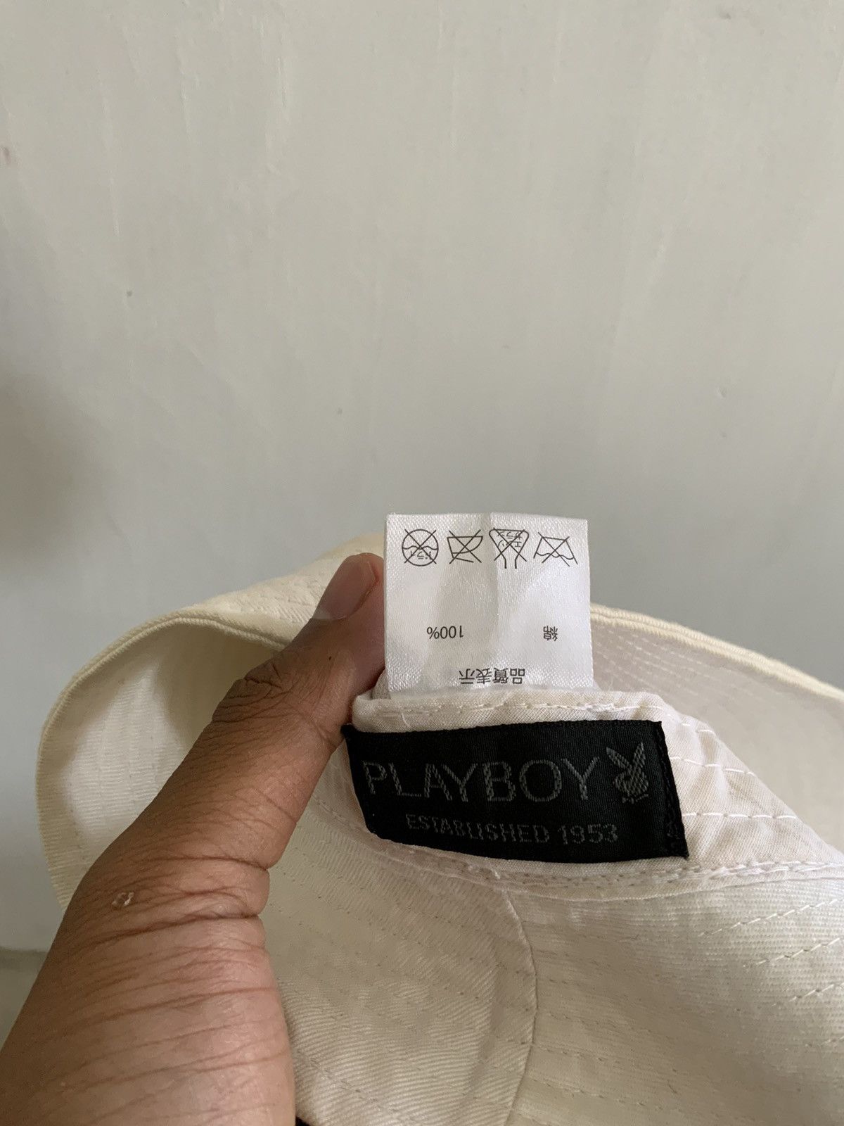 Playboy Playboy White Bucket Hat Size ONE SIZE - 13 Thumbnail