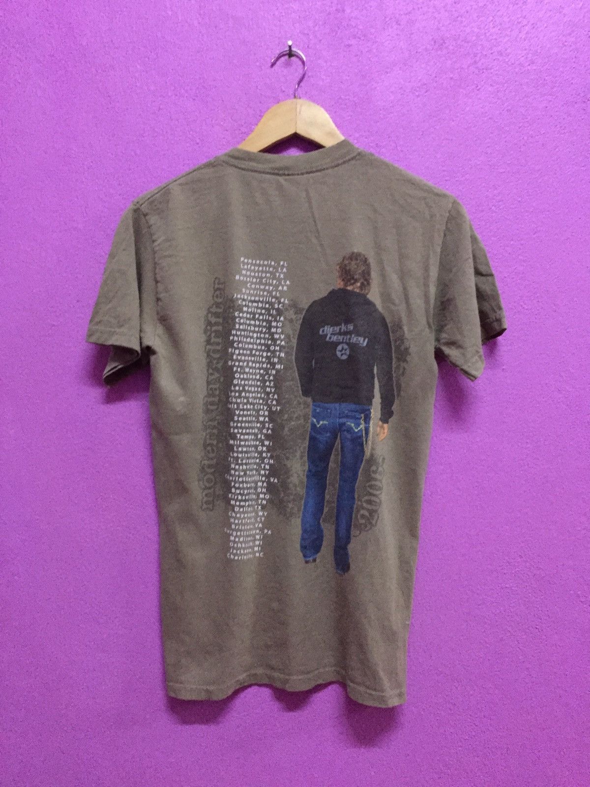 Gildan Dierks Bentley Modern Day T-Shirts Size S Size US S / EU 44-46 / 1 - 2 Thumbnail
