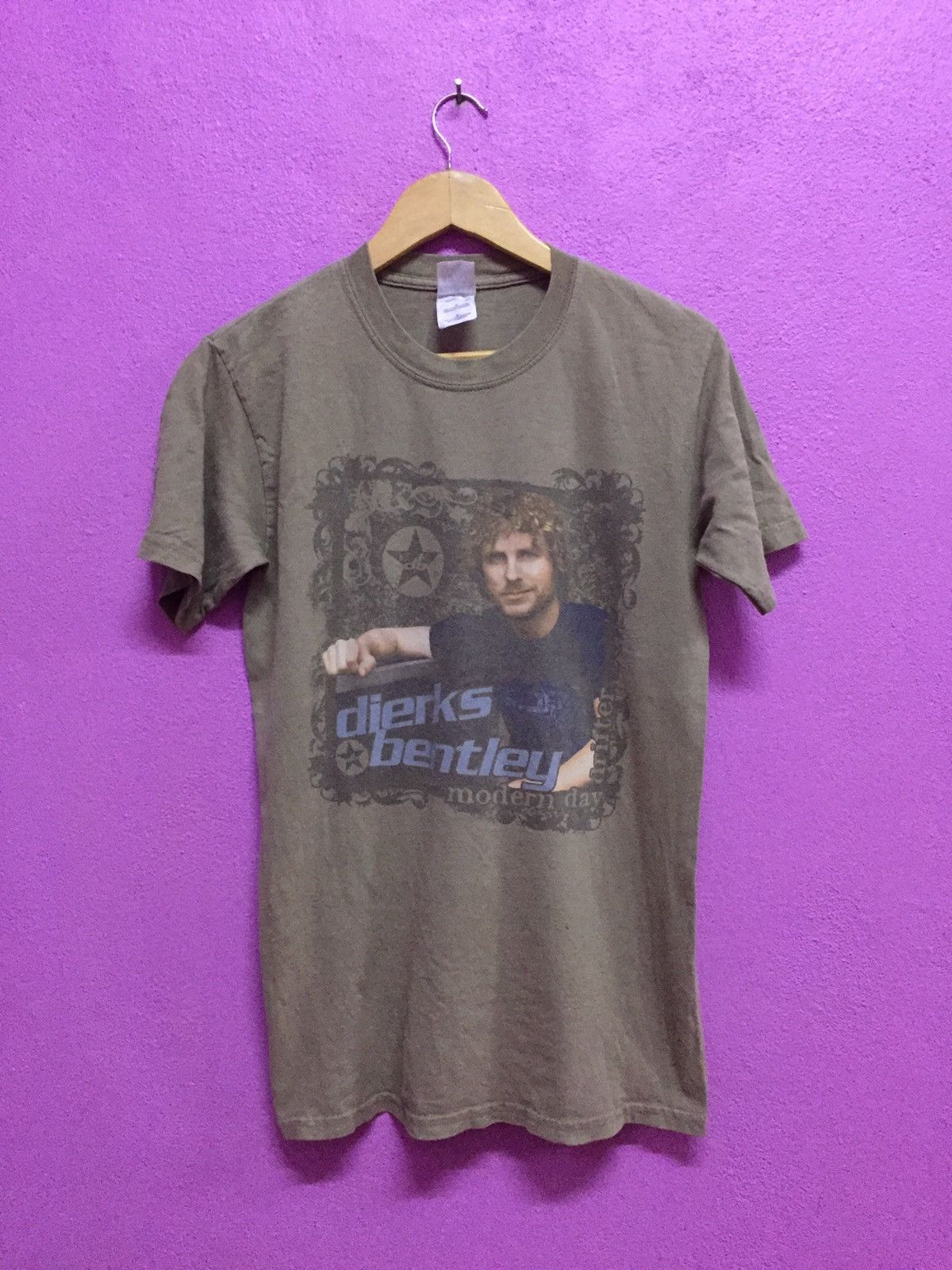 Gildan Dierks Bentley Modern Day T-Shirts Size S Size US S / EU 44-46 / 1 - 1 Thumbnail