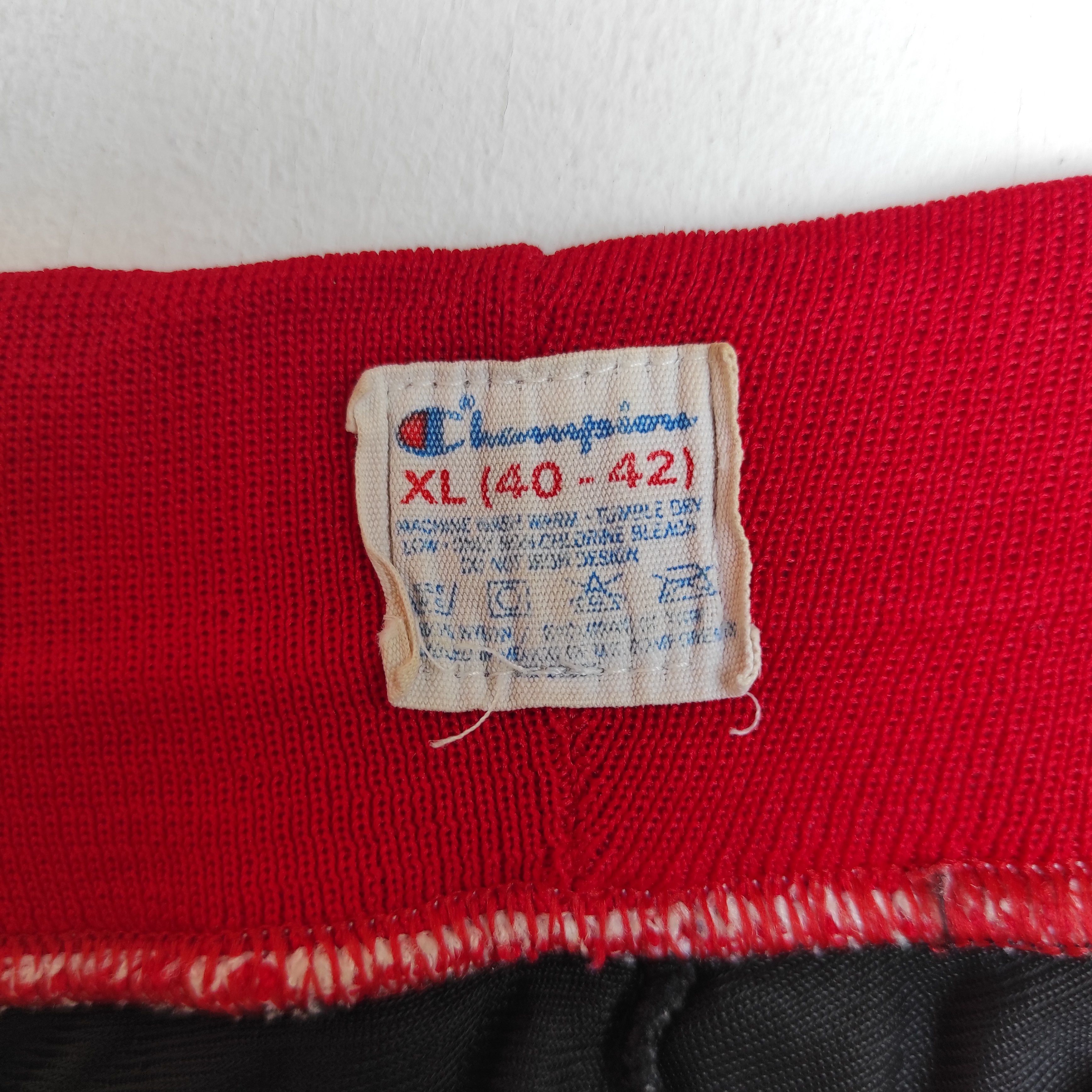 Champion Vintage champion Chicago Bulls shorts Size US 36 / EU 52 - 5 Thumbnail