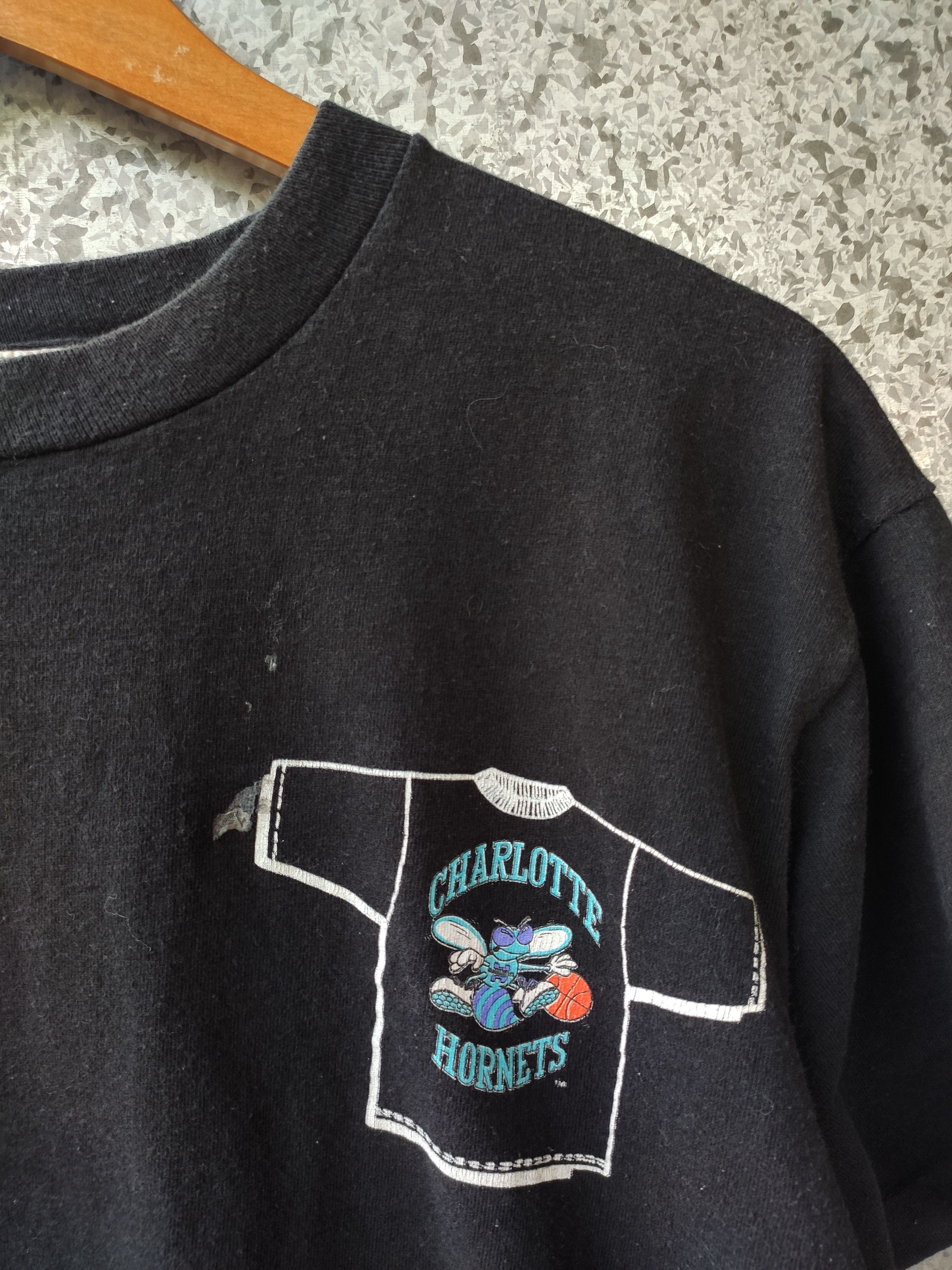 NBA Vintage 90s NBA Charlotte Hornets sided printed tee Size US M / EU 48-50 / 2 - 6 Thumbnail