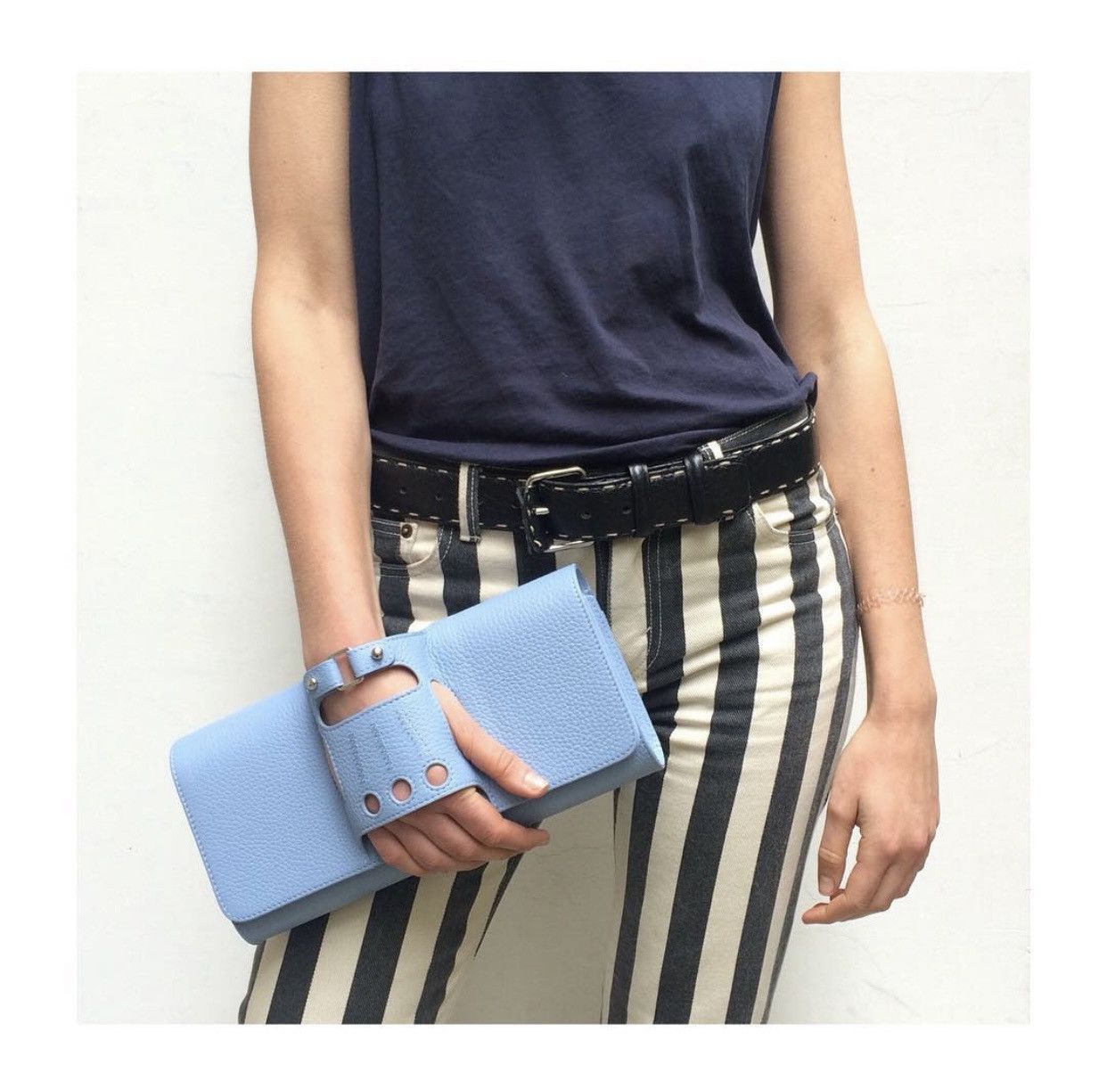 Genuine Leather ICONIC PERRIN PARIS LE CABRIOLET GLOVE CLUTCH BAG Size ONE SIZE - 1 Thumbnail