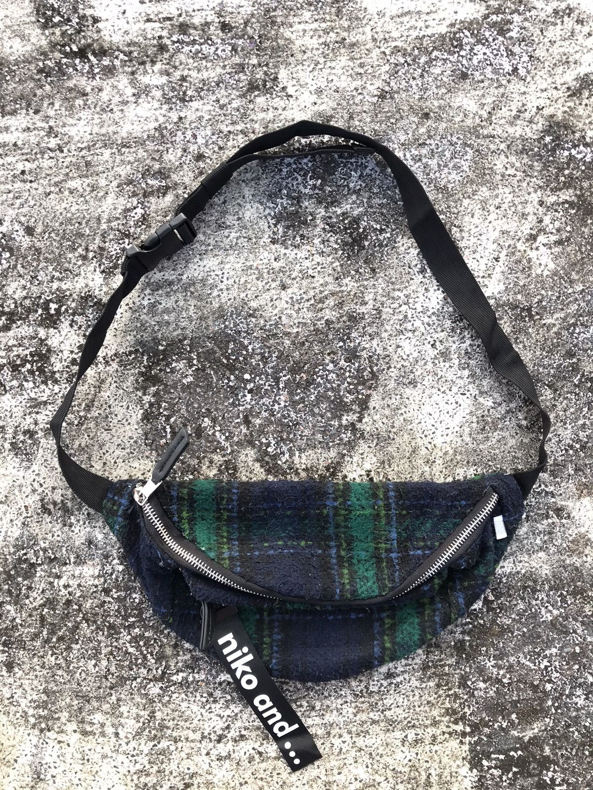 Vintage Vintage Niko and.. Sling Bag japanesebrand Size ONE SIZE - 1 Thumbnail