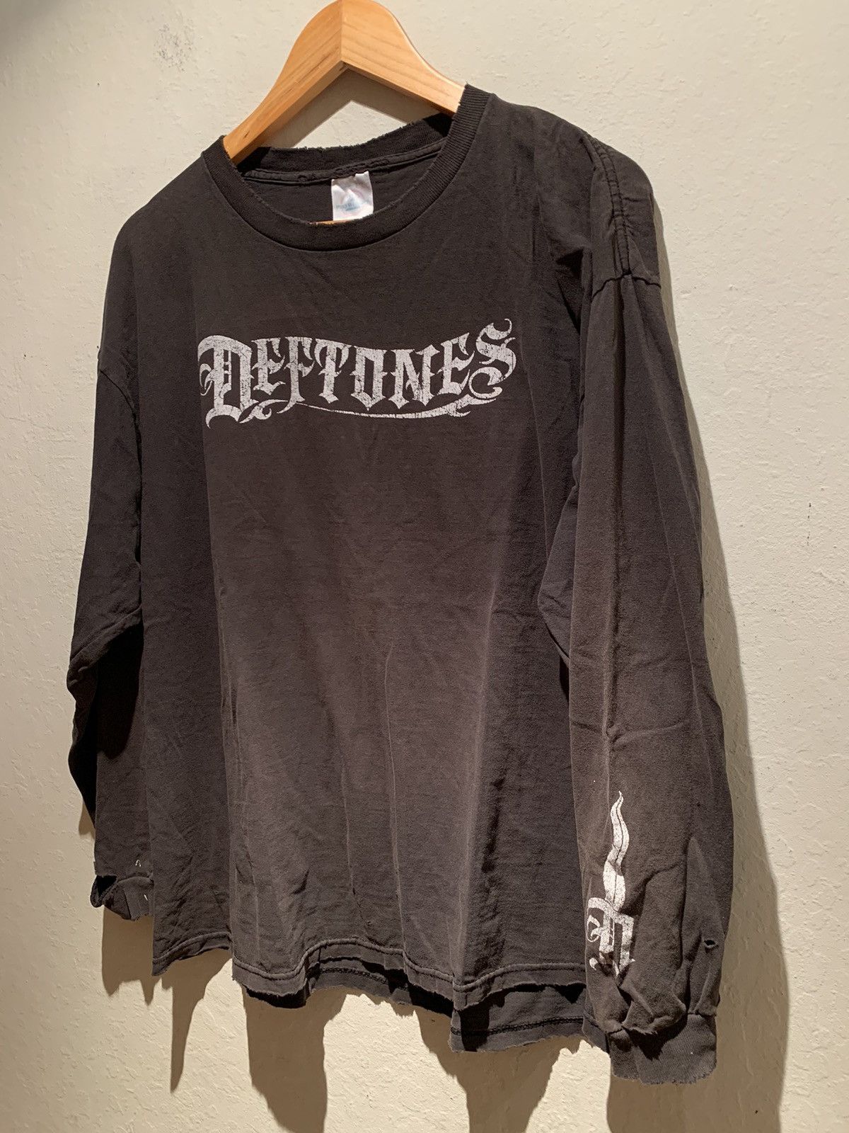 image of Band Tees Vintage Deftones Thrashed Delta Long Sleeve Band Shirt in Faded Black/White (Size XL)