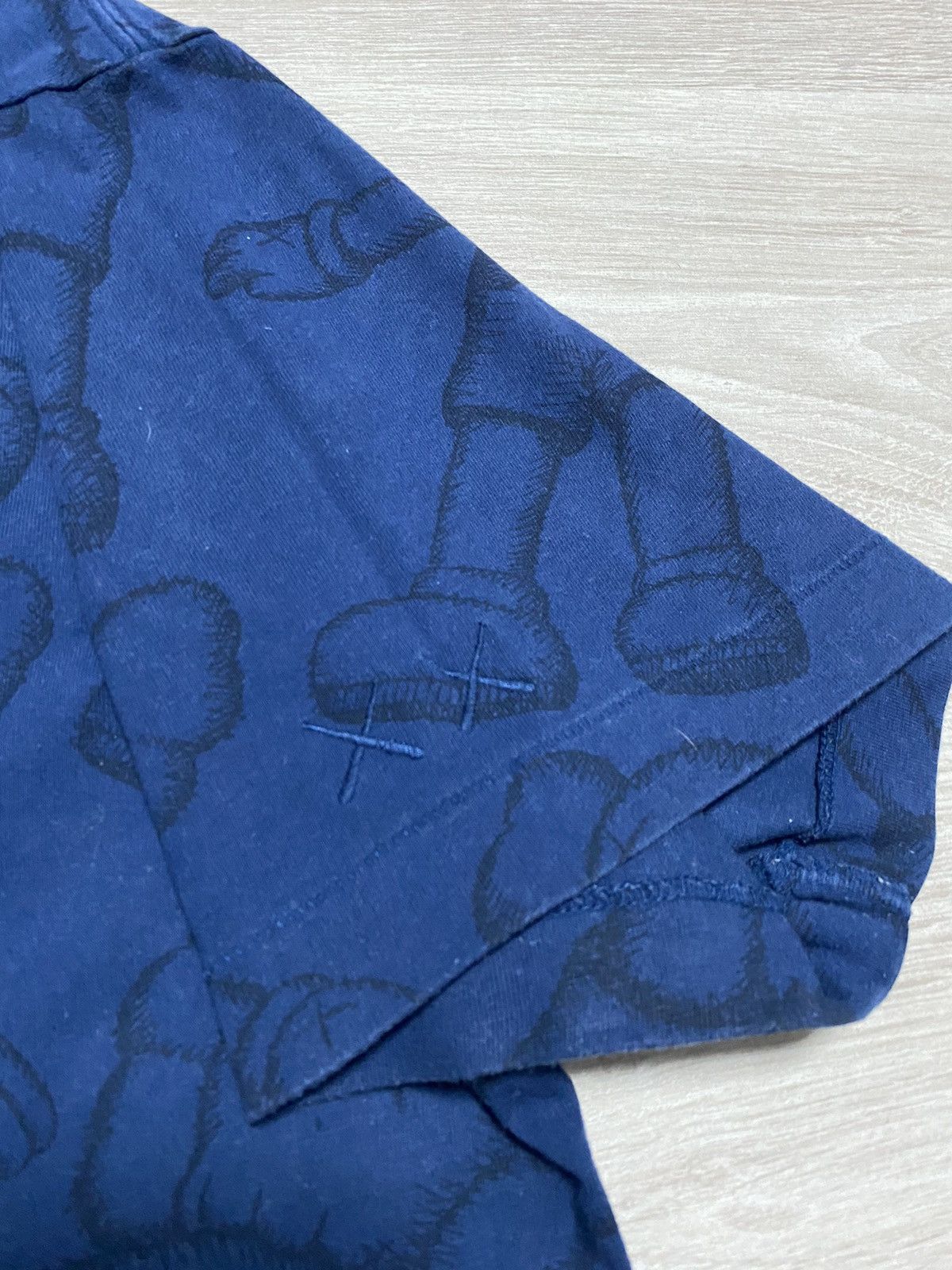 Kaws × Uniqlo Uniqlo x Kaws multi logo tee sz XL Size US XL / EU 56 / 4 - 4 Thumbnail