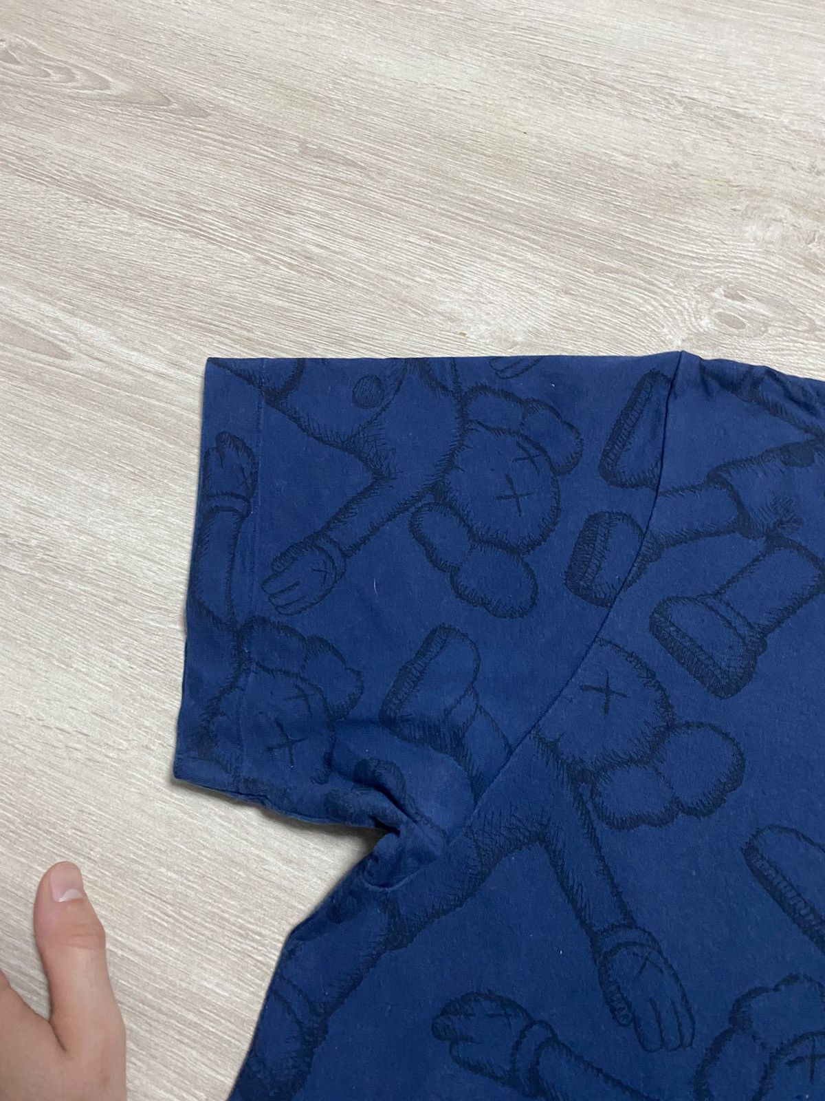 Kaws × Uniqlo Uniqlo x Kaws multi logo tee sz XL Size US XL / EU 56 / 4 - 5 Thumbnail
