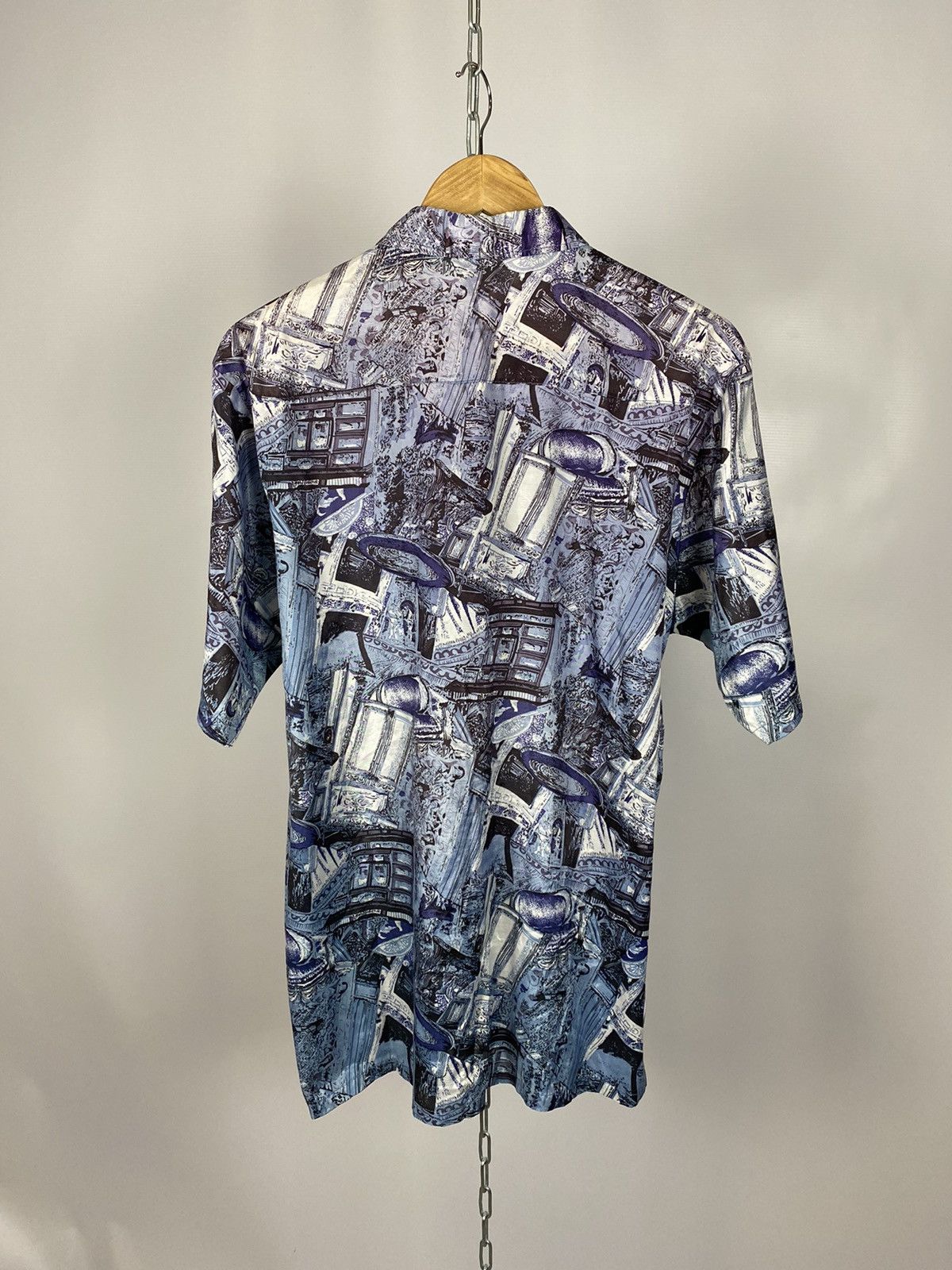 Vintage Crazy silk shirt short sleeve streetwear blue purple size L Size US L / EU 52-54 / 3 - 4 Thumbnail