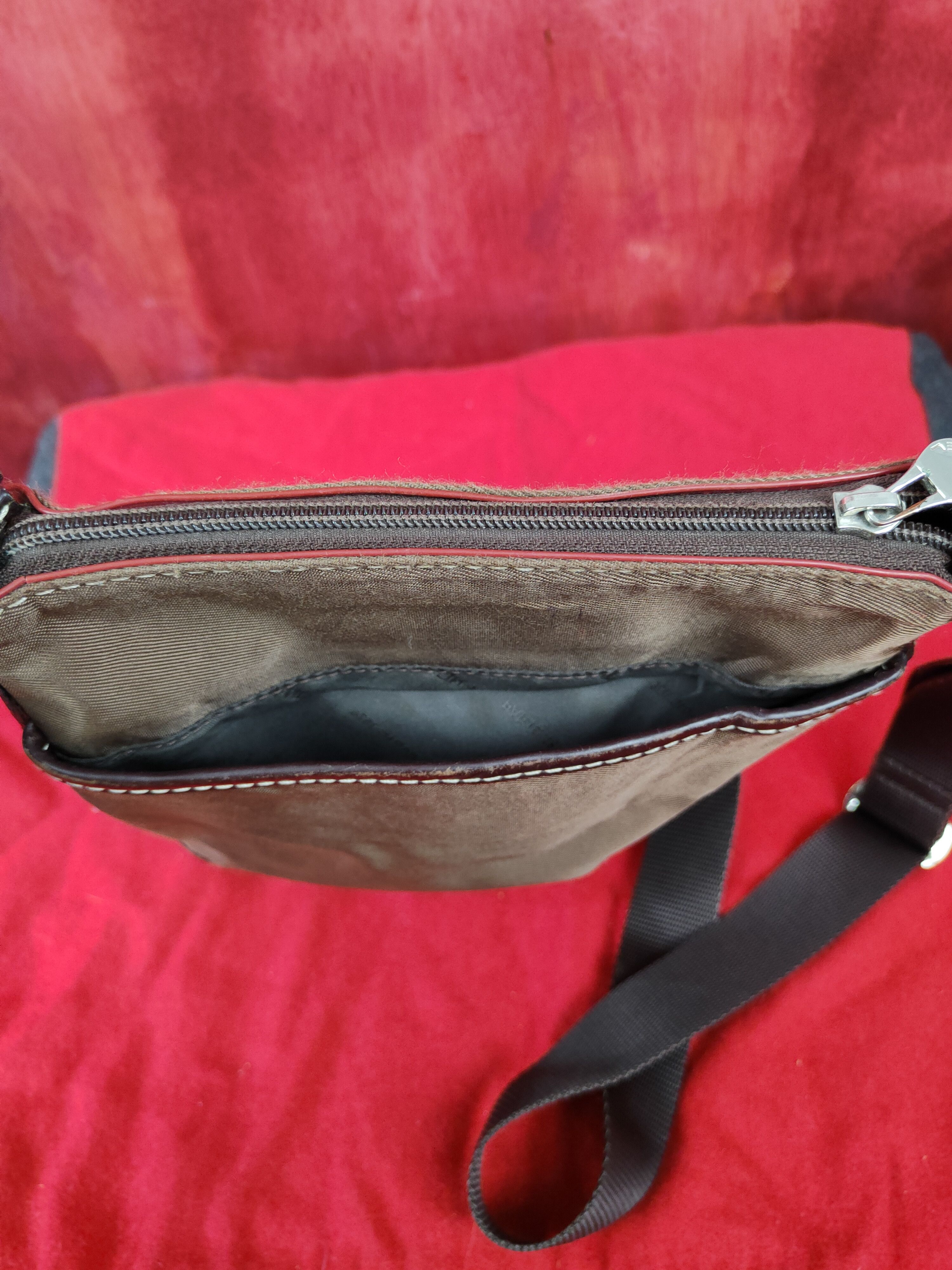 Lancel Lancel Paris Crossbody sling Bag #SB011 Size ONE SIZE - 3 Thumbnail