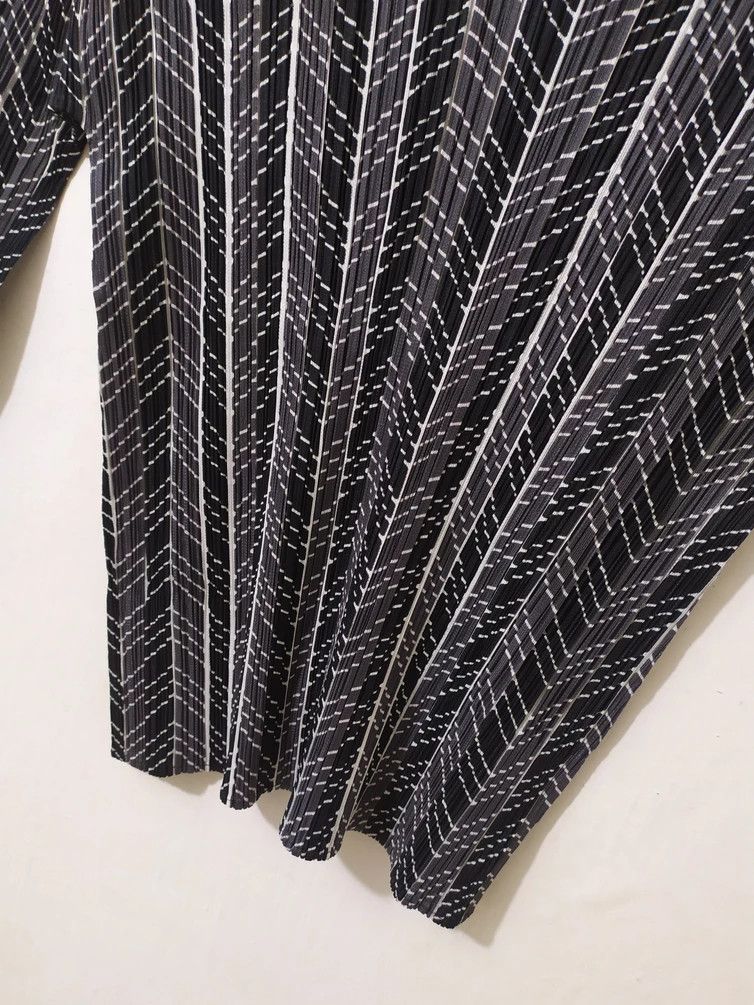 Issey Miyake × Japanese Brand 🔥PLEATS PLEASE ISSEY MIYAKE LONGSLEEVE STRETCHABLE WOMEN Size ONE SIZE - 3 Thumbnail