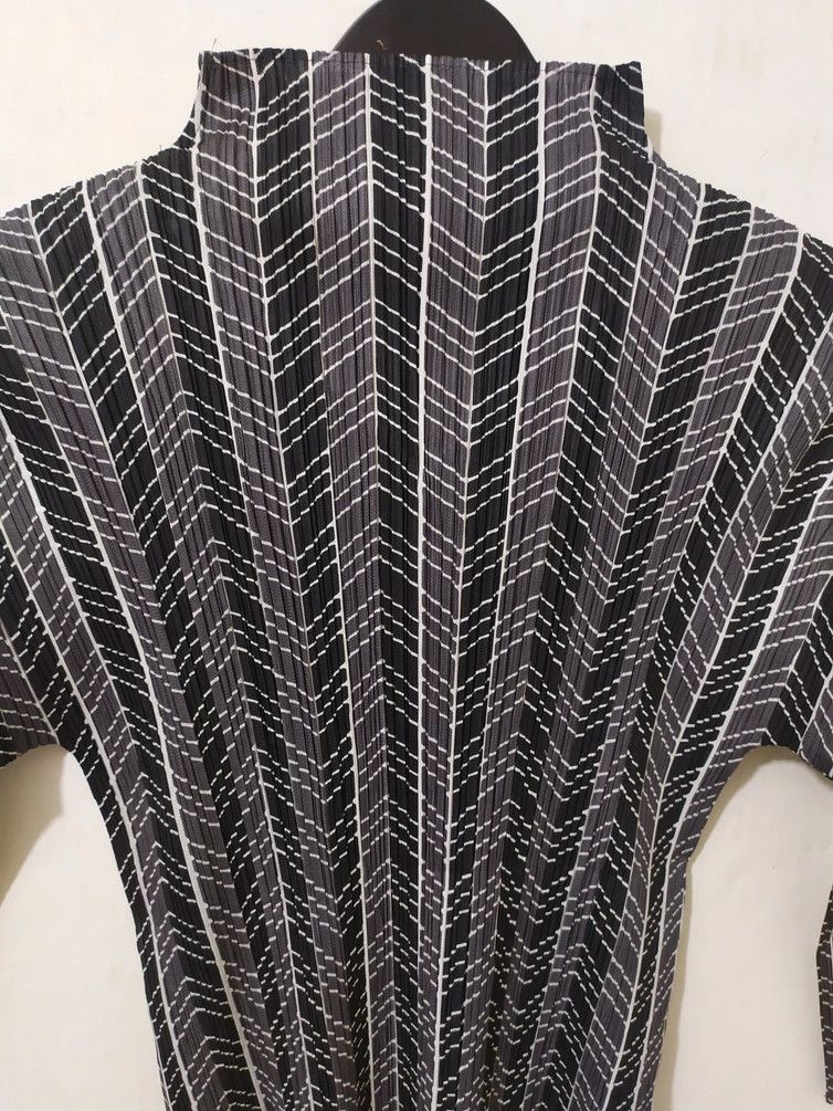 Issey Miyake × Japanese Brand 🔥PLEATS PLEASE ISSEY MIYAKE LONGSLEEVE STRETCHABLE WOMEN Size ONE SIZE - 7 Thumbnail