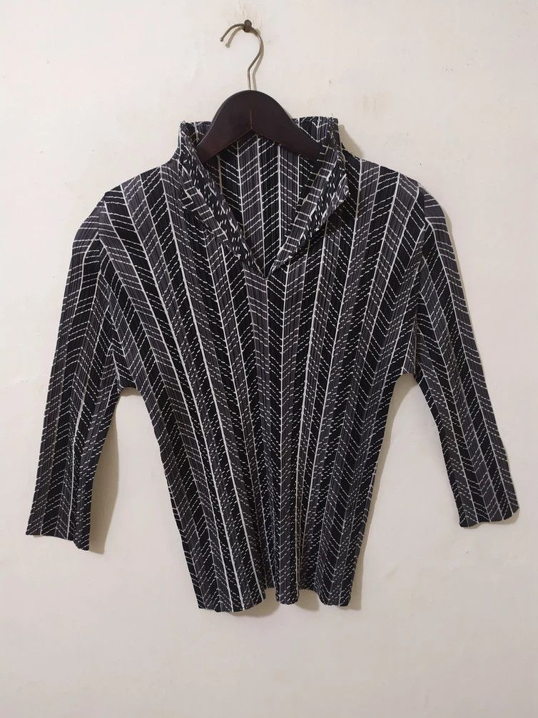 Issey Miyake × Japanese Brand 🔥PLEATS PLEASE ISSEY MIYAKE LONGSLEEVE STRETCHABLE WOMEN Size ONE SIZE - 1 Thumbnail