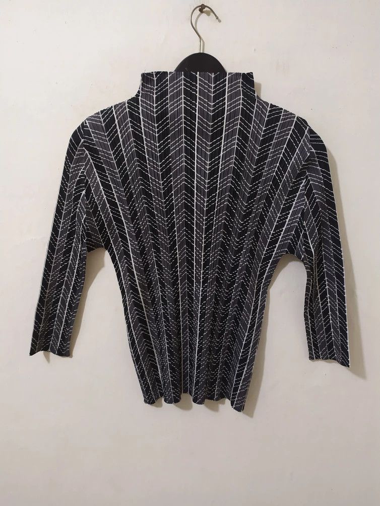Issey Miyake × Japanese Brand 🔥PLEATS PLEASE ISSEY MIYAKE LONGSLEEVE STRETCHABLE WOMEN Size ONE SIZE - 6 Thumbnail