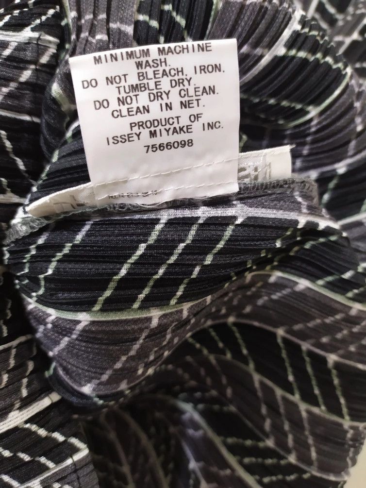 Issey Miyake × Japanese Brand 🔥PLEATS PLEASE ISSEY MIYAKE LONGSLEEVE STRETCHABLE WOMEN Size ONE SIZE - 9 Thumbnail
