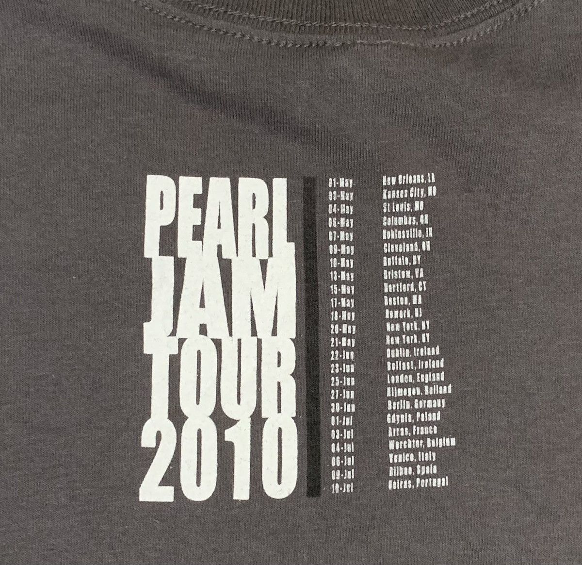 Band Tees Vintage Y2k Pearl Jam 33 1/3 Tour 2010 T Shirt Size US XL / EU 56 / 4 - 9 Thumbnail