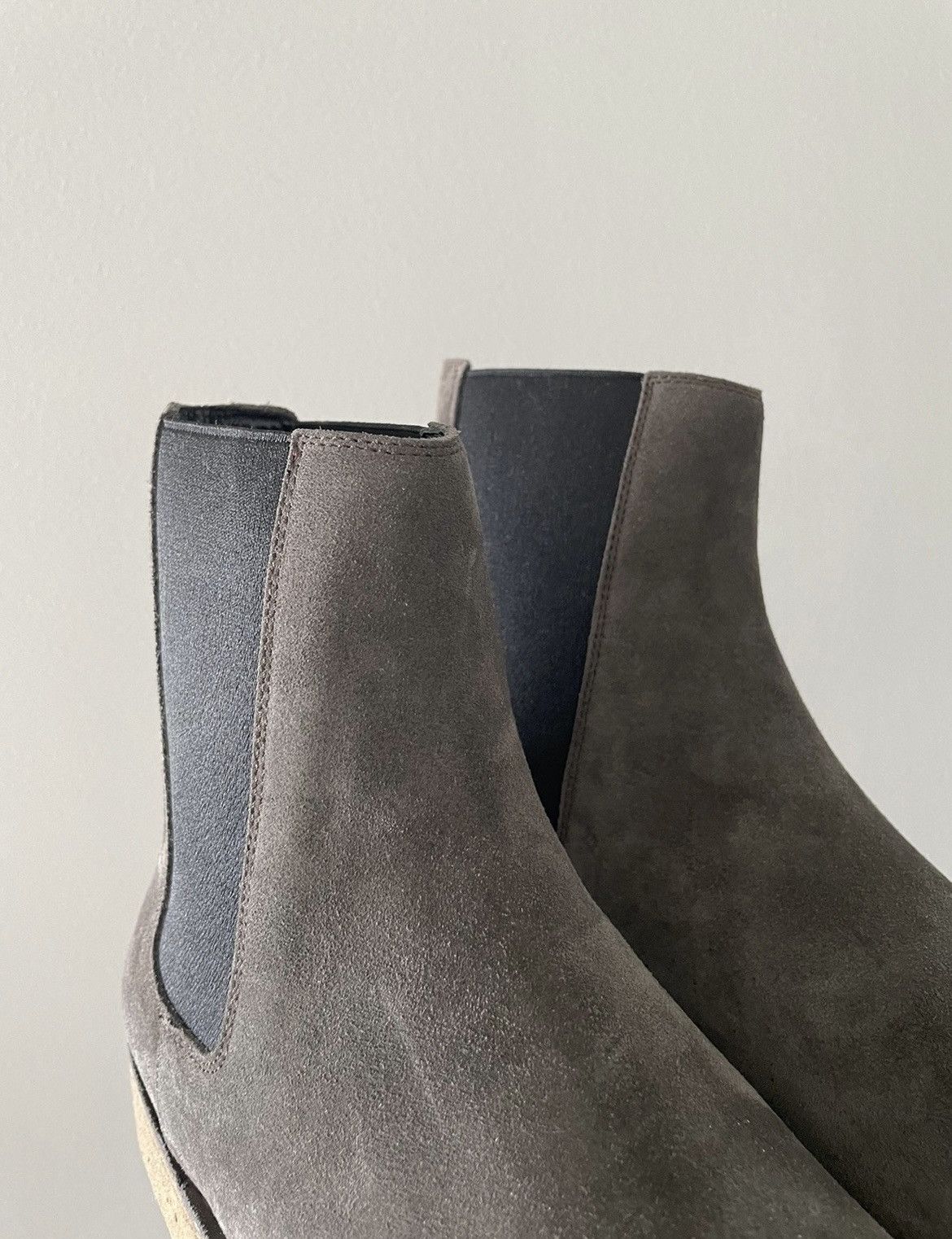 Hedi Slimane × Saint Laurent Paris × Yves Saint Laurent Brand NEW Sold Out Runway Iconic Suede Leather Chelsea Boots Size US 9.5 / EU 42-43 - 16 Thumbnail