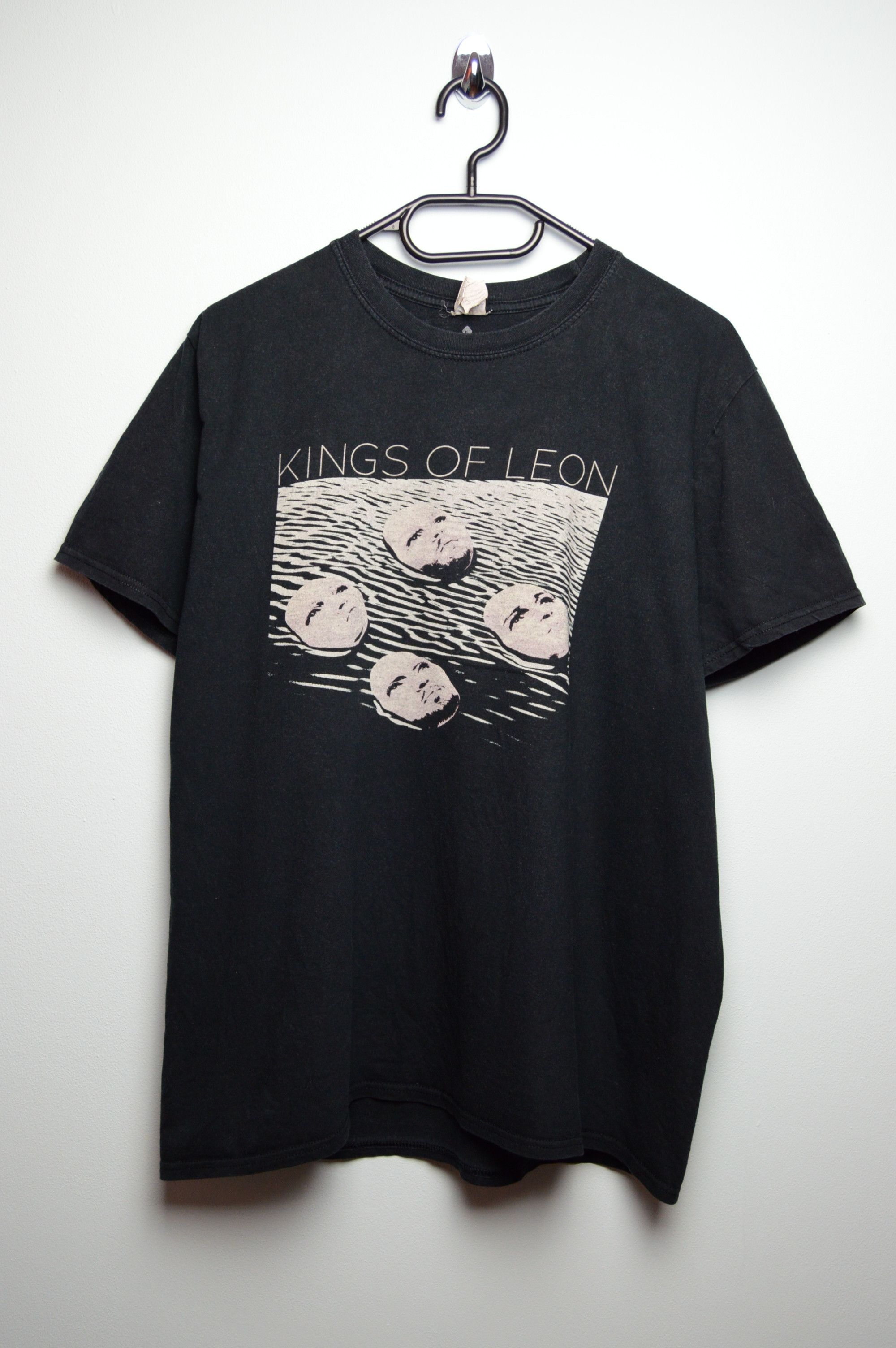 Band Tees kings of leon vintage tee Size US M / EU 48-50 / 2 - 1 Thumbnail