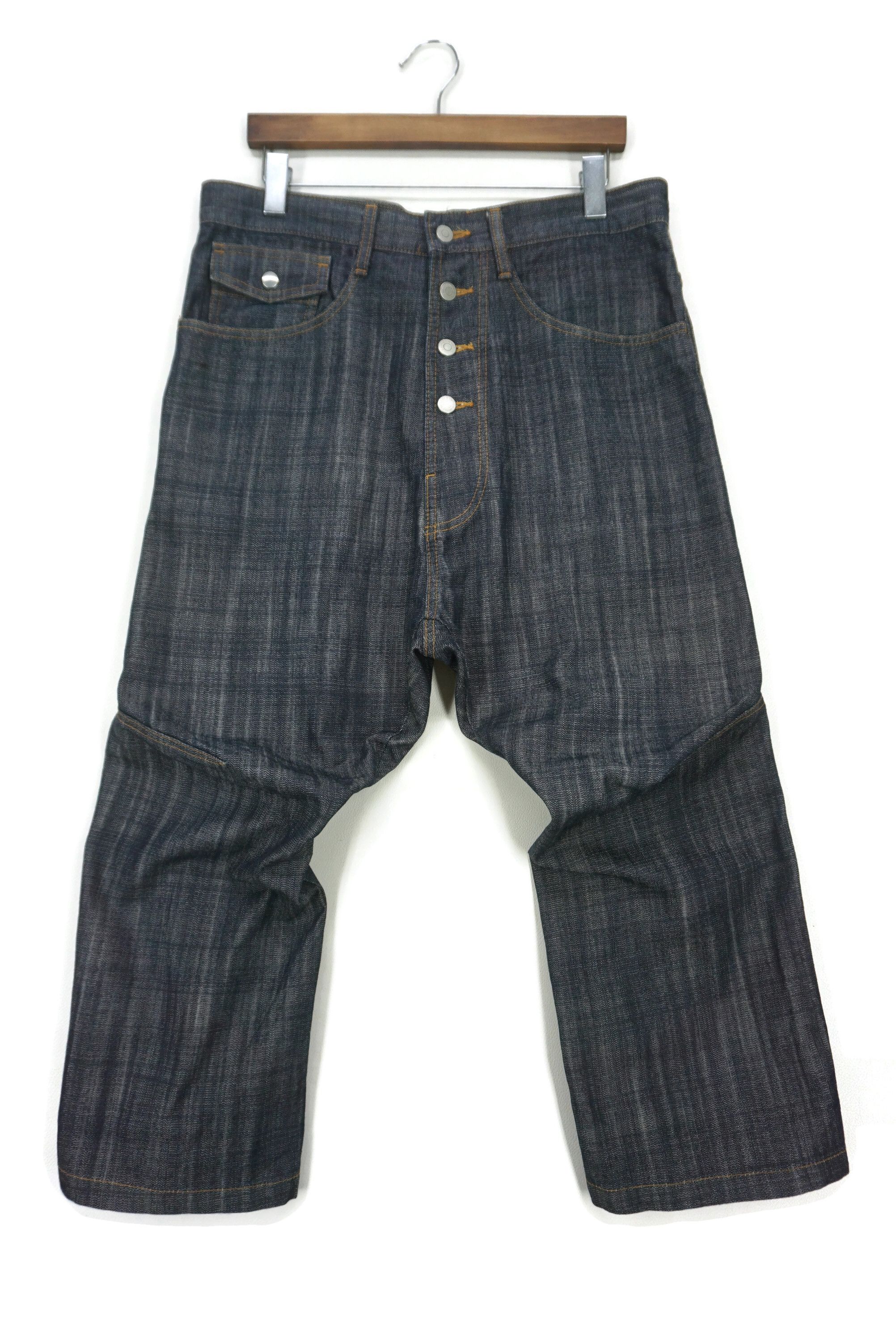 E HYPHEN WORLD GALLERY visual data 3