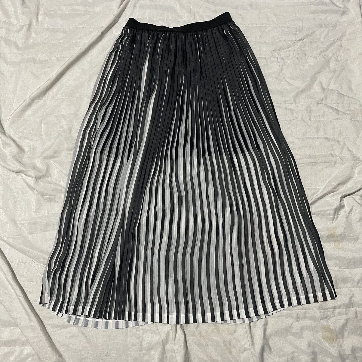 Sandro Sandro Pleated Skirt Size 28" / US 6 / IT 42 - 1 Thumbnail