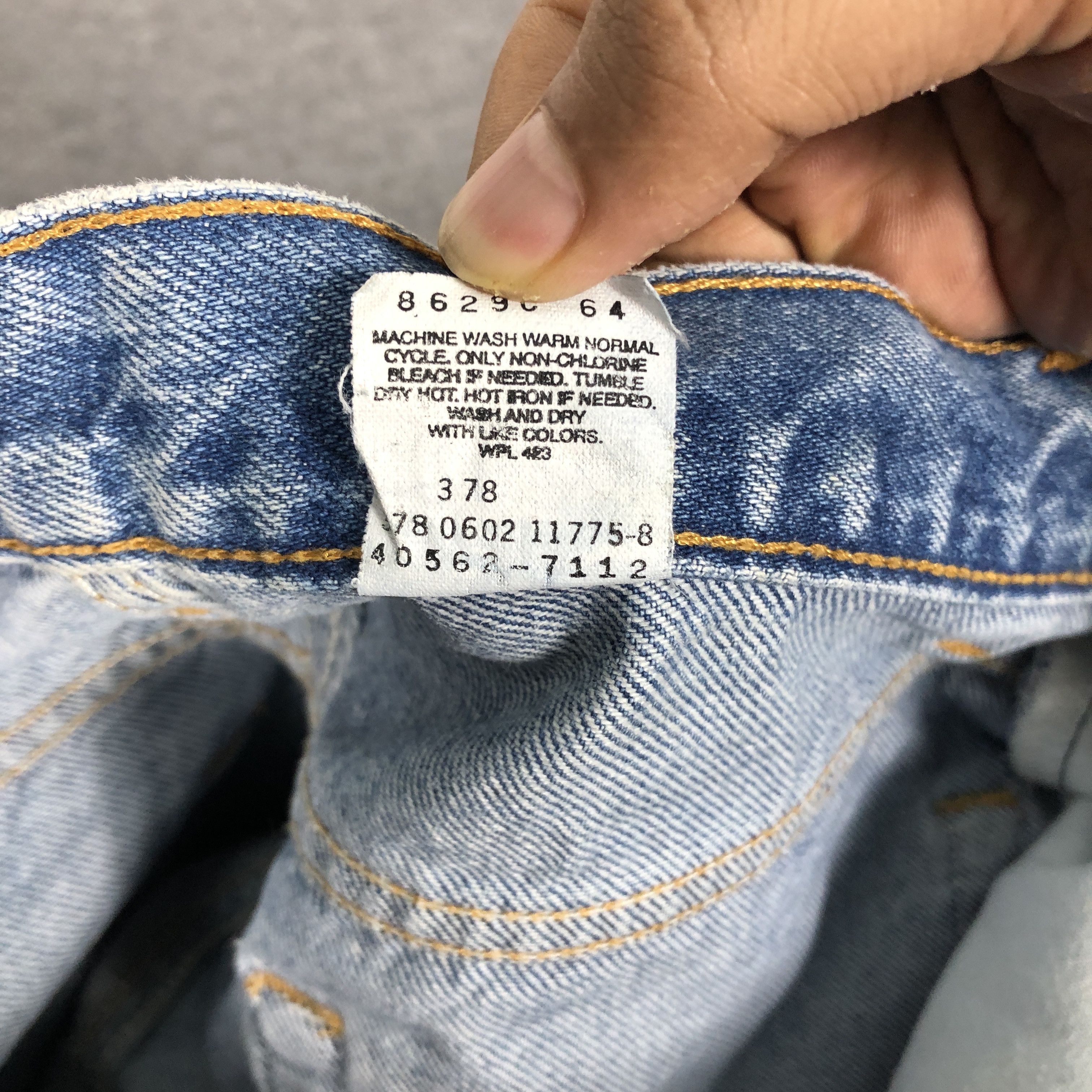 Levi's Vintage Levi's 560 Loose Fit Taper Leg Rusty Faded Blue Jean Size US 32 / EU 48 - 19 Thumbnail