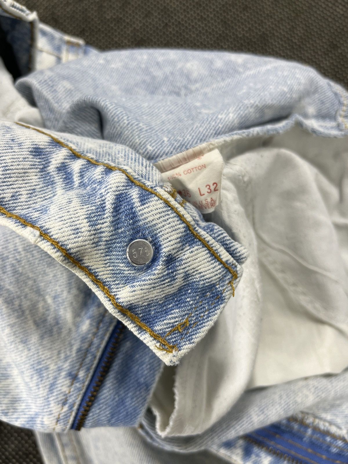 Levi's 90s Vintage Levis 550 Light Wash Jeans - J627 Size US 35 - 9 Thumbnail