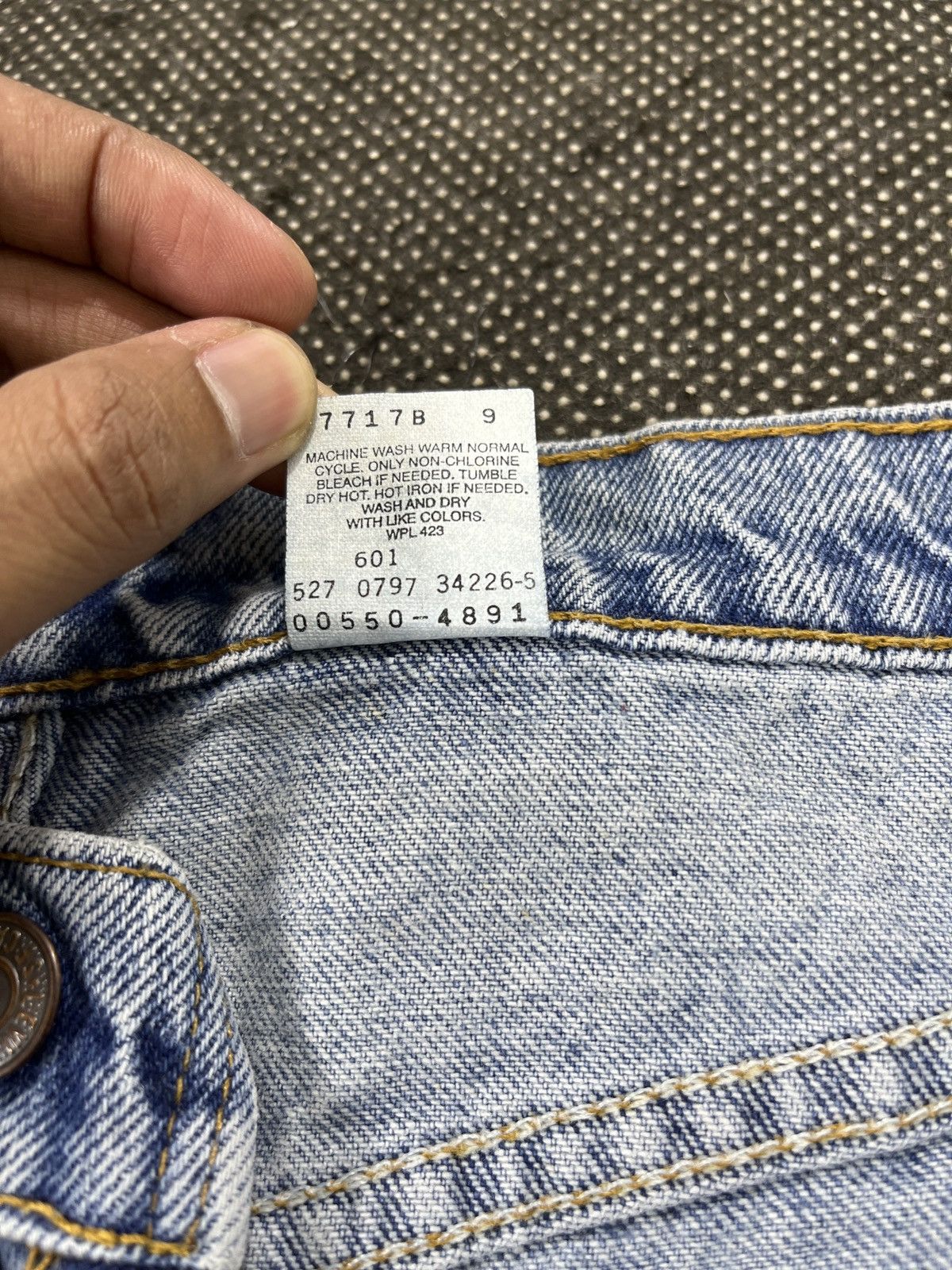 Levi's 90’s Vintage Levis 550 Stone Wash Jeans - J657 Size US 36 / EU 52 - 9 Thumbnail