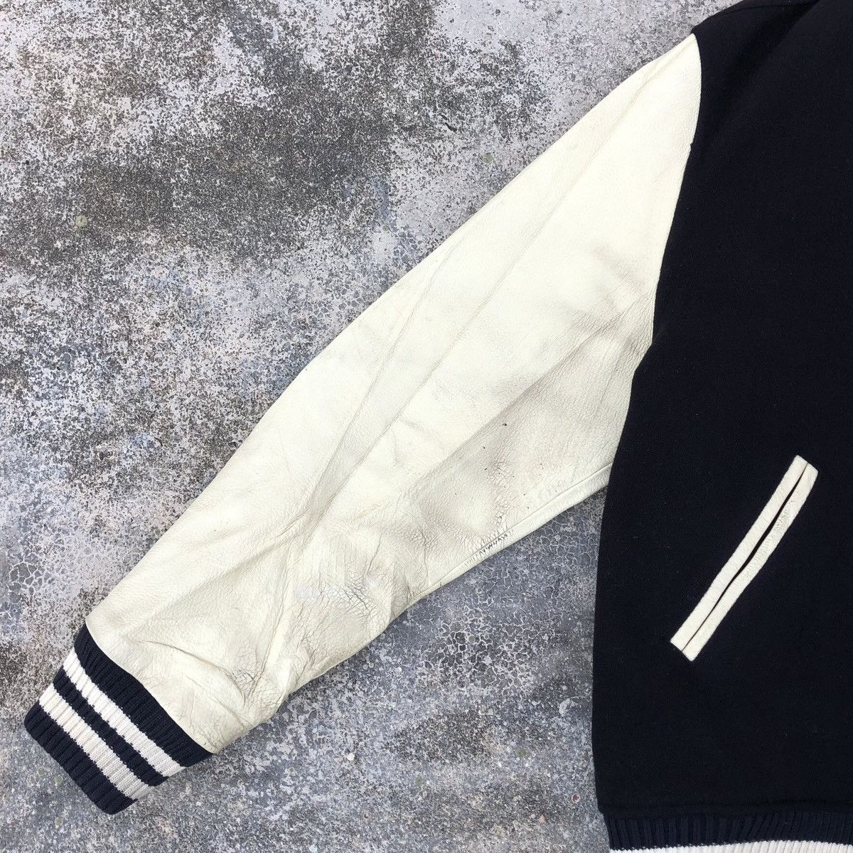 Vintage Vintage J.PRESS Wool Cow Leather Varsity Jacket Size US L / EU 52-54 / 3 - 9 Thumbnail