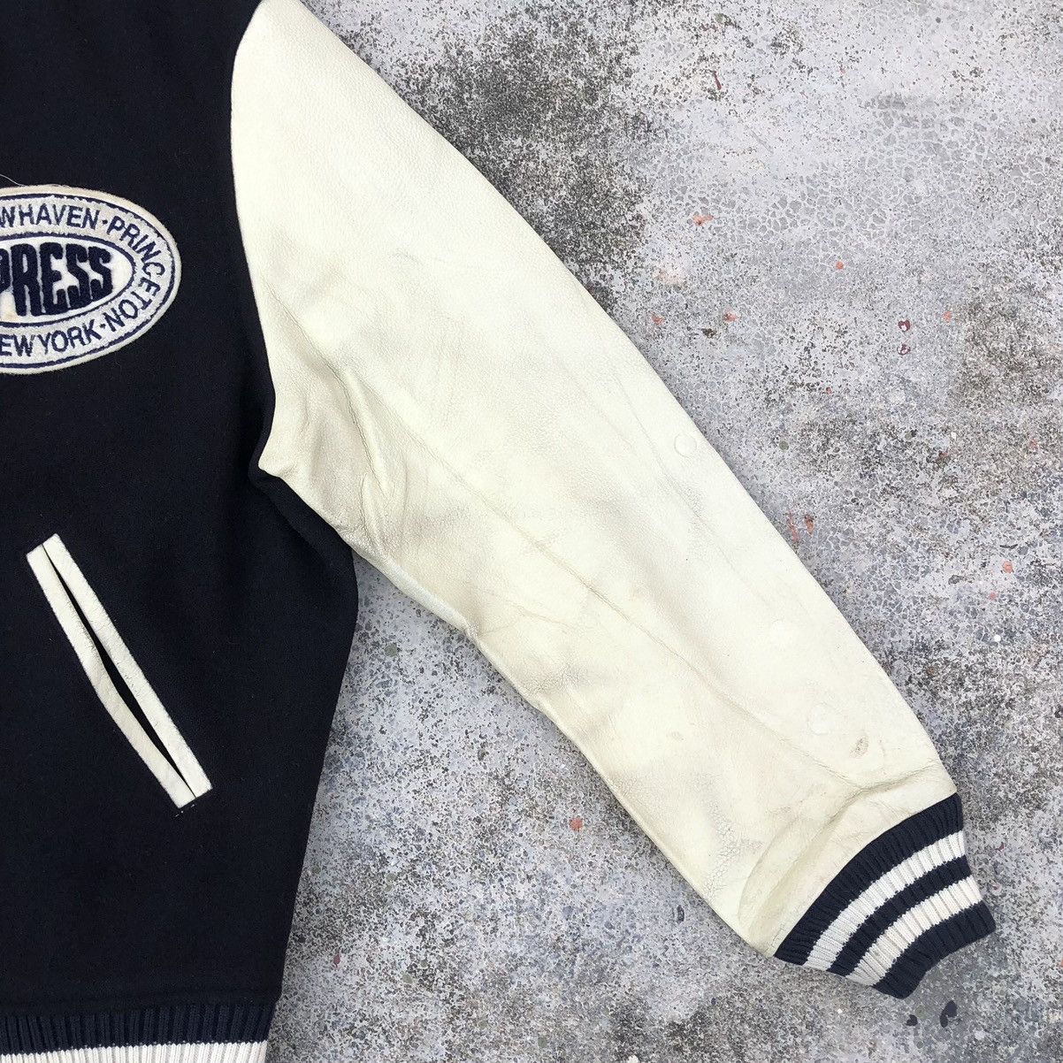 Vintage Vintage J.PRESS Wool Cow Leather Varsity Jacket Size US L / EU 52-54 / 3 - 10 Thumbnail