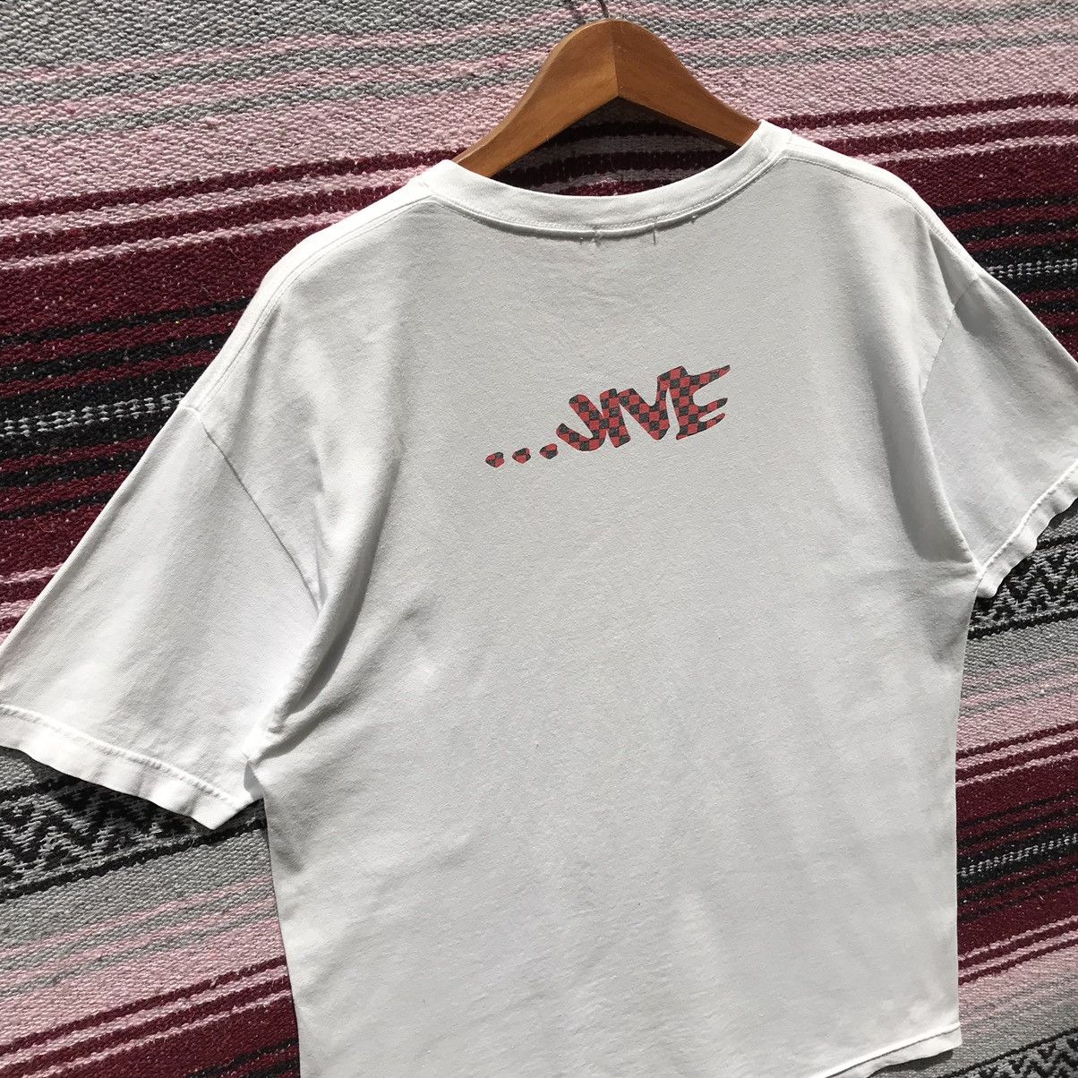 Freshjive × Vintage 💥Distressed💥90s Vintage Freshjive Streetwear Tee Size US L / EU 52-54 / 3 - 6 Thumbnail