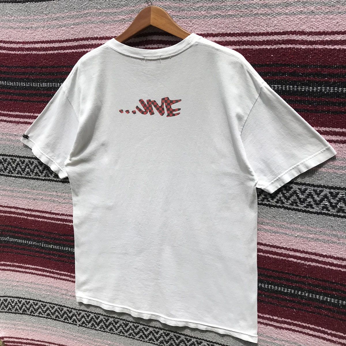 Freshjive × Vintage 💥Distressed💥90s Vintage Freshjive Streetwear Tee Size US L / EU 52-54 / 3 - 7 Thumbnail