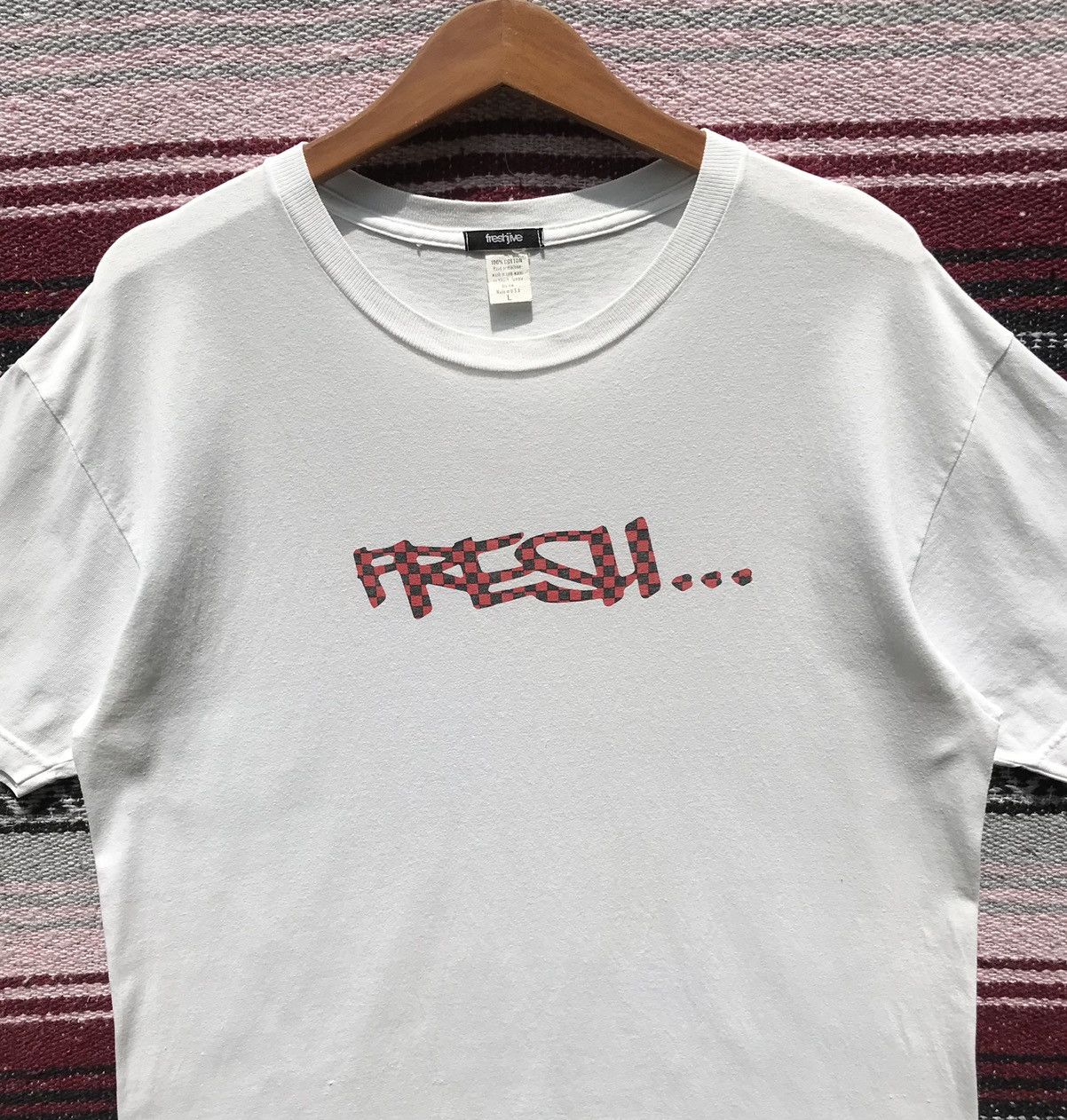 Freshjive × Vintage 💥Distressed💥90s Vintage Freshjive Streetwear Tee Size US L / EU 52-54 / 3 - 8 Thumbnail