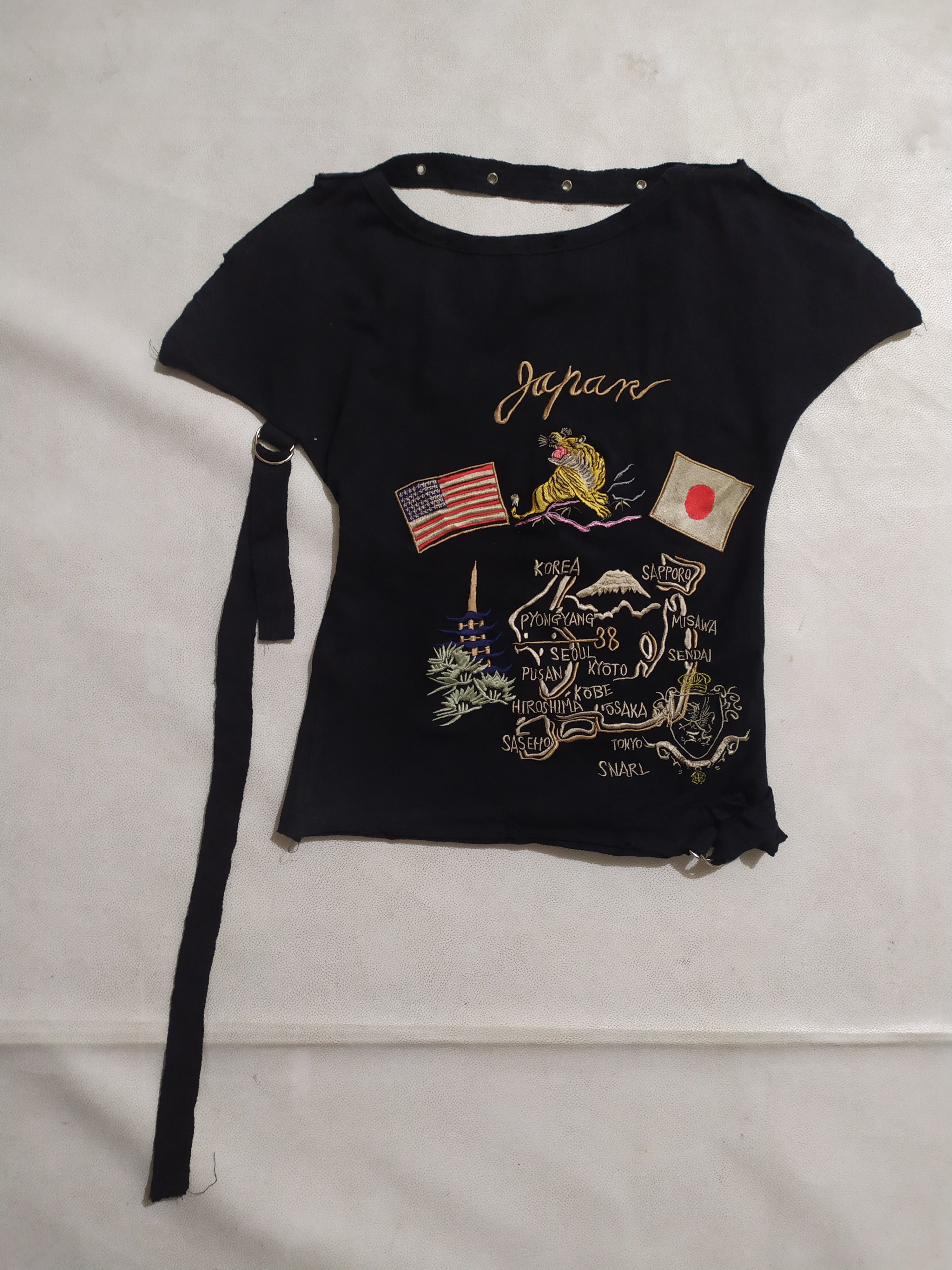 Japanese Brand Women T-shirt Embroidery Souvenir Sukajan Punk Bondage Size XS / US 0-2 / IT 36-38 - 1 Thumbnail