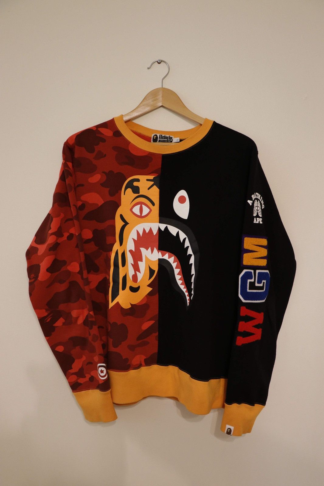 Bape BAPE Color Camo Tiger Shark Crewneck Size US L / EU 52-54 / 3 - 1 Thumbnail