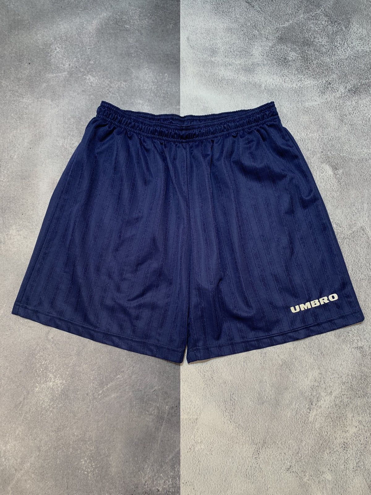 Umbro × Vintage Vintage 90s Umbro shorts streetwear monogrammed size L Size US 34 / EU 50 - 1 Thumbnail