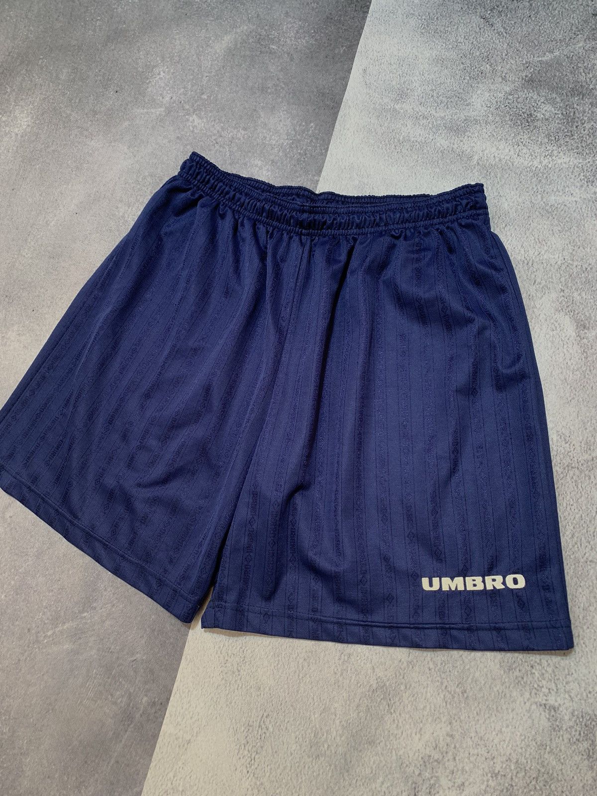 Umbro × Vintage Vintage 90s Umbro shorts streetwear monogrammed size L Size US 34 / EU 50 - 2 Thumbnail
