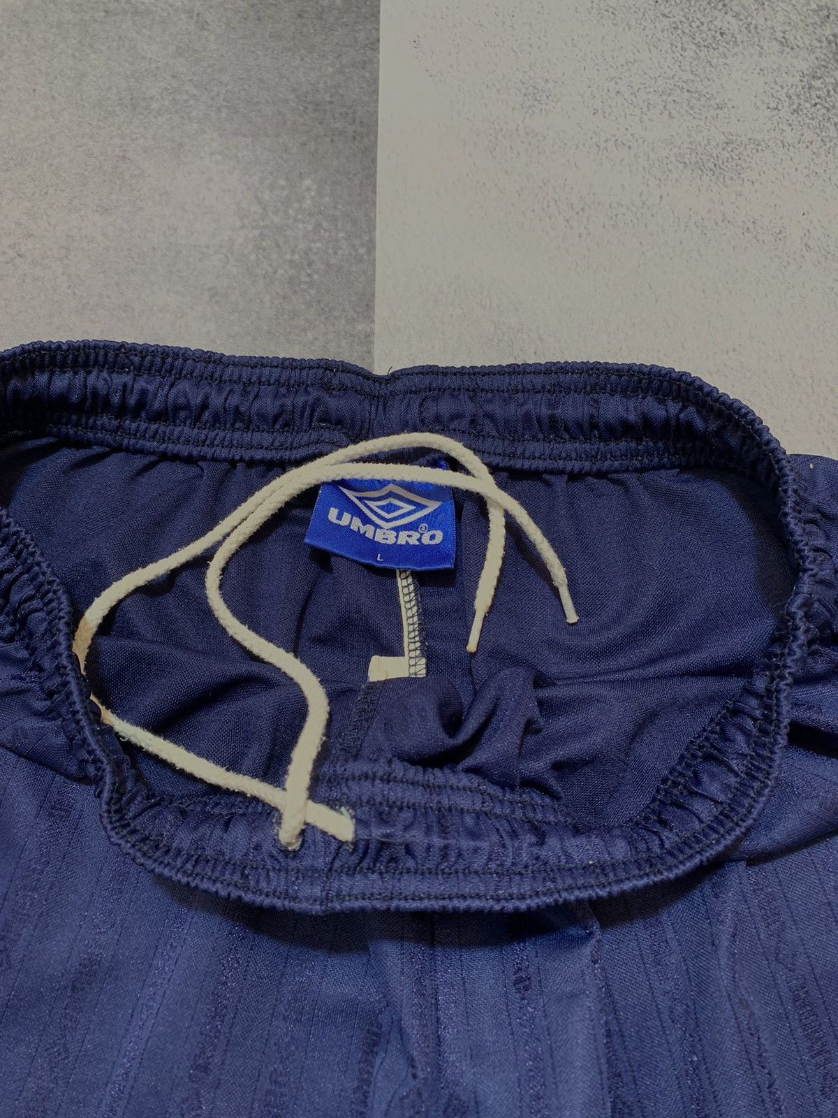 Umbro × Vintage Vintage 90s Umbro shorts streetwear monogrammed size L Size US 34 / EU 50 - 3 Thumbnail