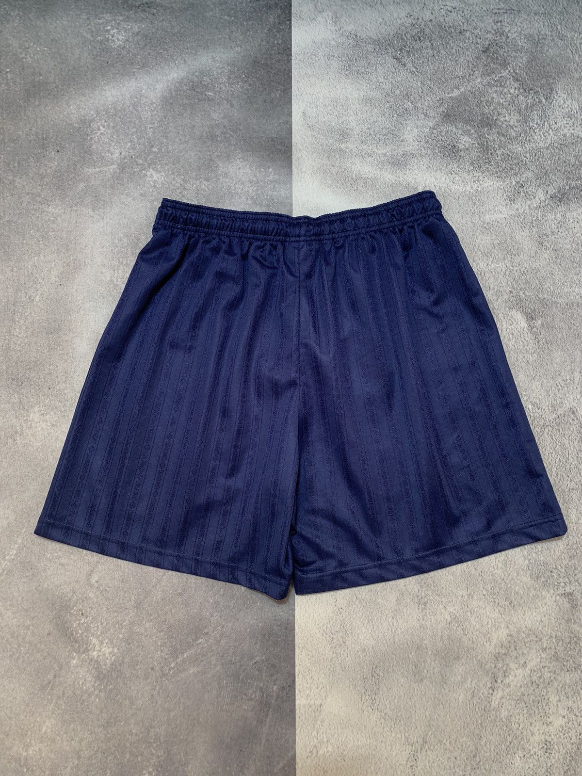 Umbro × Vintage Vintage 90s Umbro shorts streetwear monogrammed size L Size US 34 / EU 50 - 4 Thumbnail