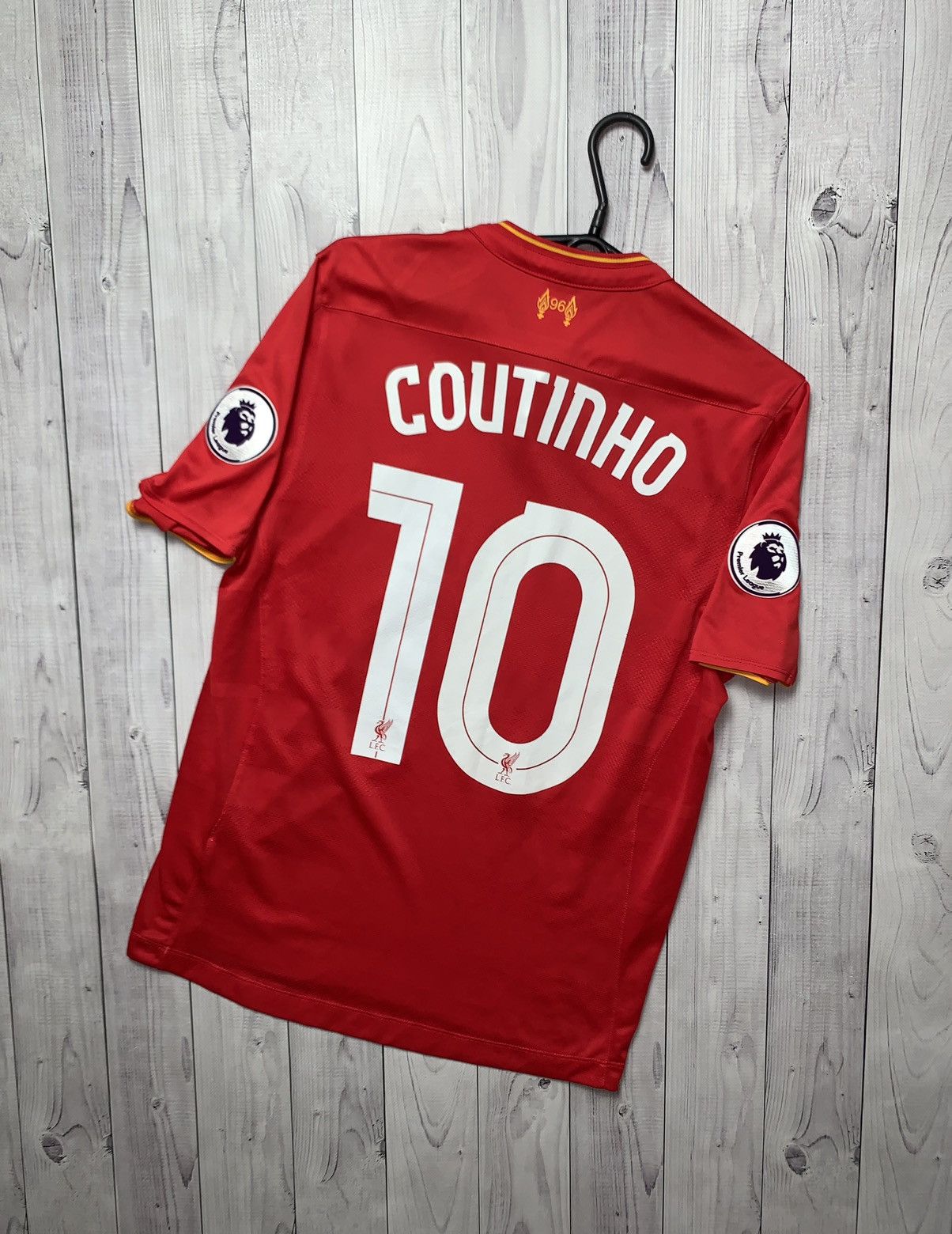 Vintage Vintage soccer jersey Liverpool 10 Coutinho Size US S / EU 44-46 / 1 - 1 Thumbnail