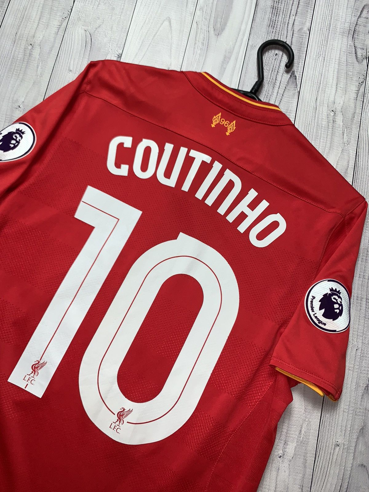 Vintage Vintage soccer jersey Liverpool 10 Coutinho Size US S / EU 44-46 / 1 - 5 Thumbnail