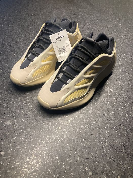 Yeezy store 700 grailed