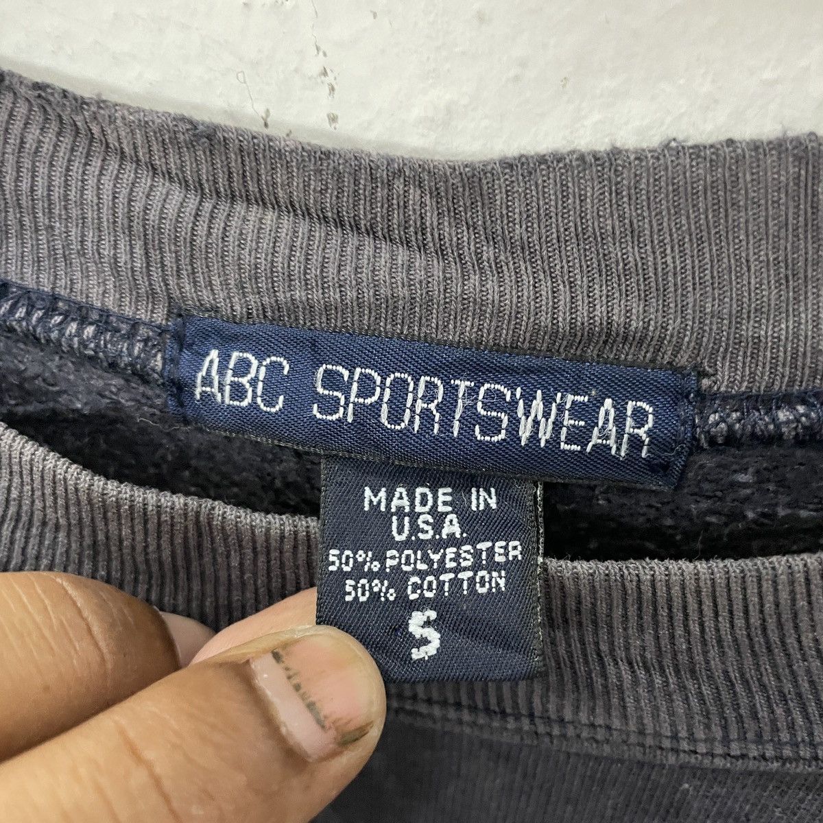 Vintage Vintage 90s ABC Sportwear Hawaii Distressed Sweatshirt Size US S / EU 44-46 / 1 - 5 Thumbnail