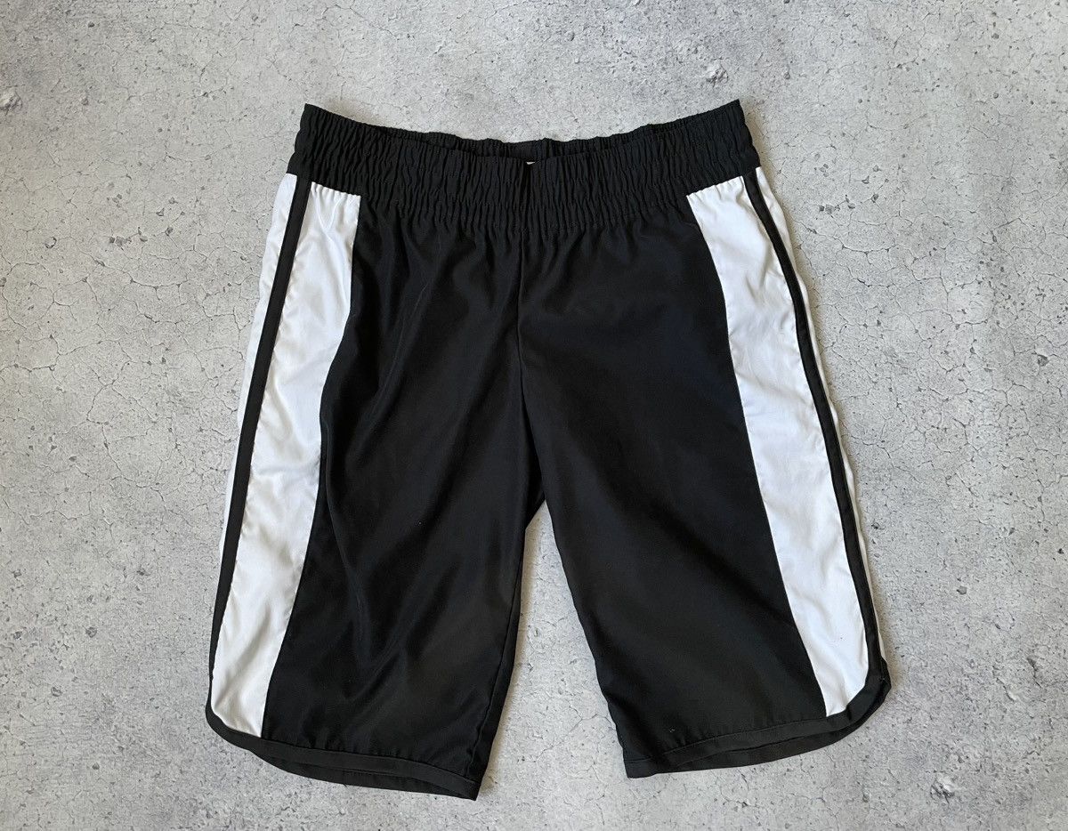 Nike × Vintage Nike Nylon Vintage Shorts Y2K Size US 30 / EU 46 - 2 Thumbnail