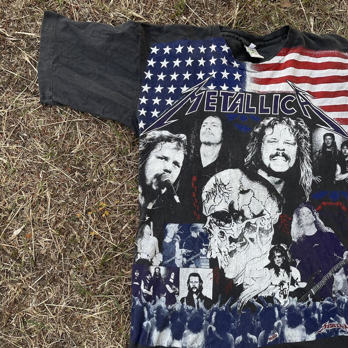 Vintage Vintage 90s Metallica Band Tee All Over Print Grunge Boxy L Size US L / EU 52-54 / 3 - 3 Thumbnail