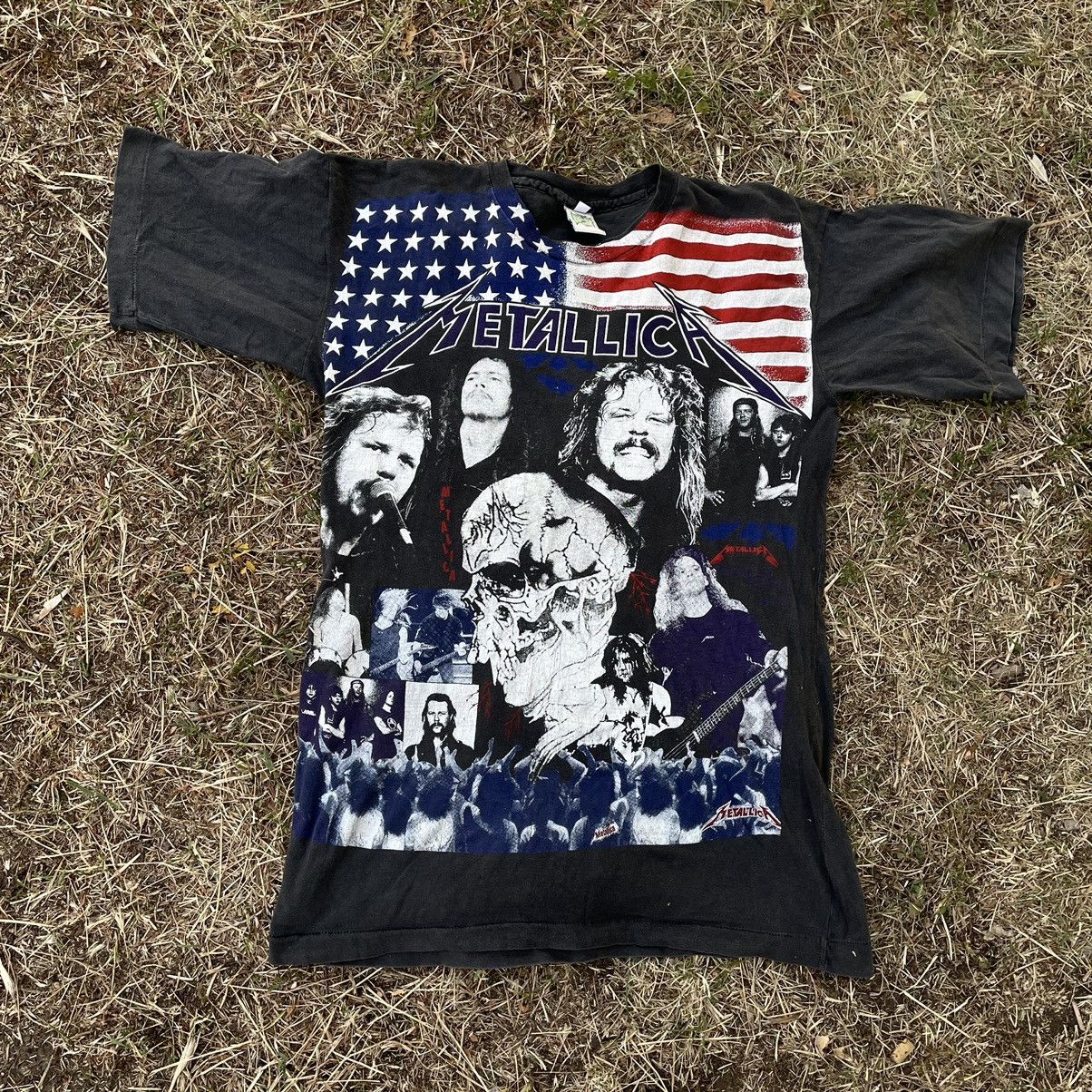 Vintage Vintage 90s Metallica Band Tee All Over Print Grunge Boxy L Size US L / EU 52-54 / 3 - 1 Thumbnail