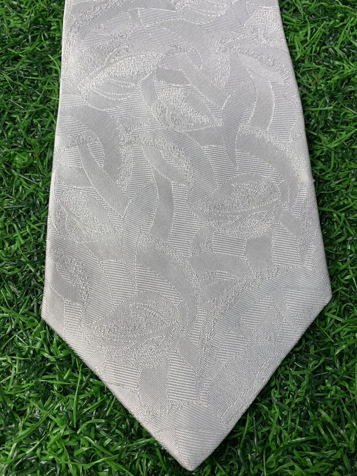 Japanese Brand Yukiko Hanai YH Tie Floral Design Size ONE SIZE - 2 Thumbnail