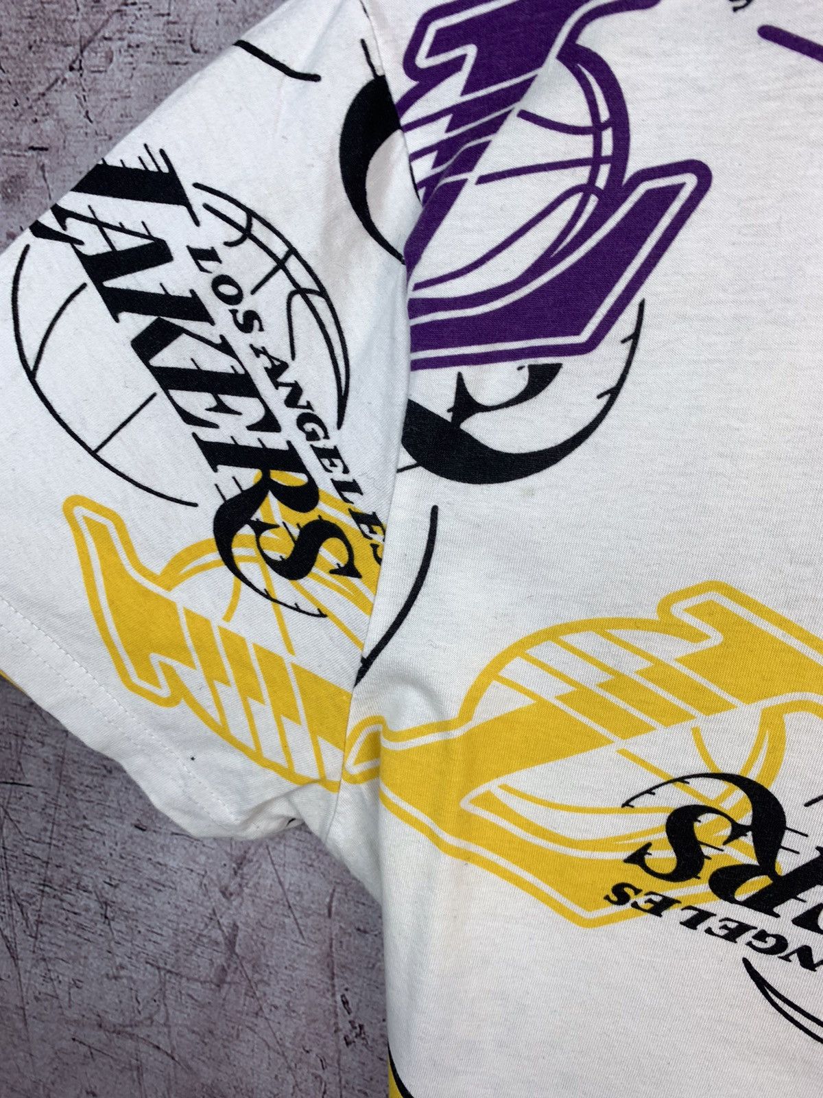 NBA × Vintage Vintage NBA Los Angeles Lakers T Shirt Size US M / EU 48-50 / 2 - 5 Thumbnail