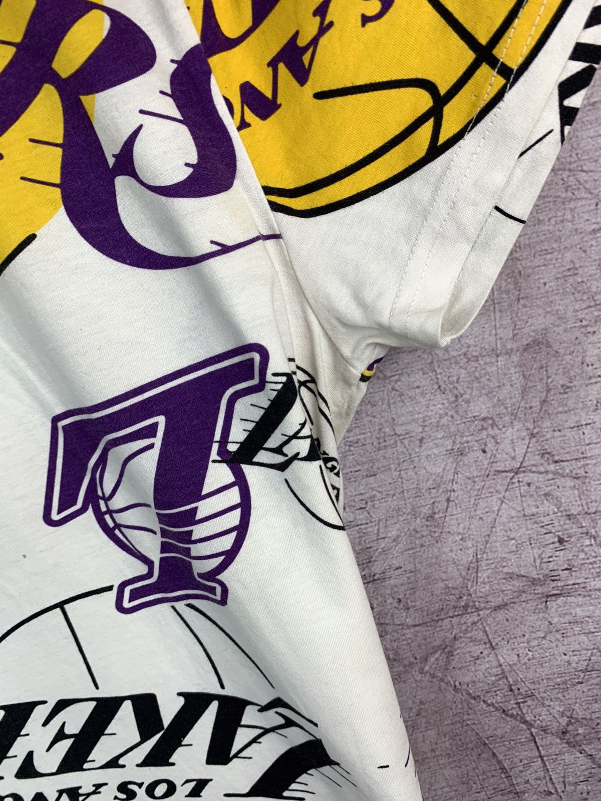 NBA × Vintage Vintage NBA Los Angeles Lakers T Shirt Size US M / EU 48-50 / 2 - 4 Thumbnail