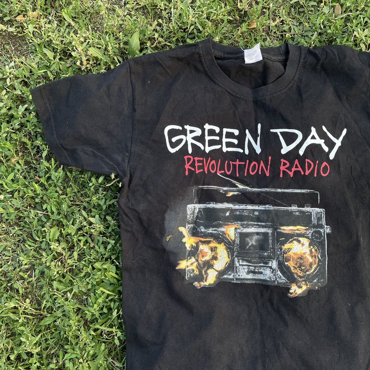 Vintage Vintage Y2K Green Day Revolution Radio Band Tee Grunge S Size US S / EU 44-46 / 1 - 3 Thumbnail